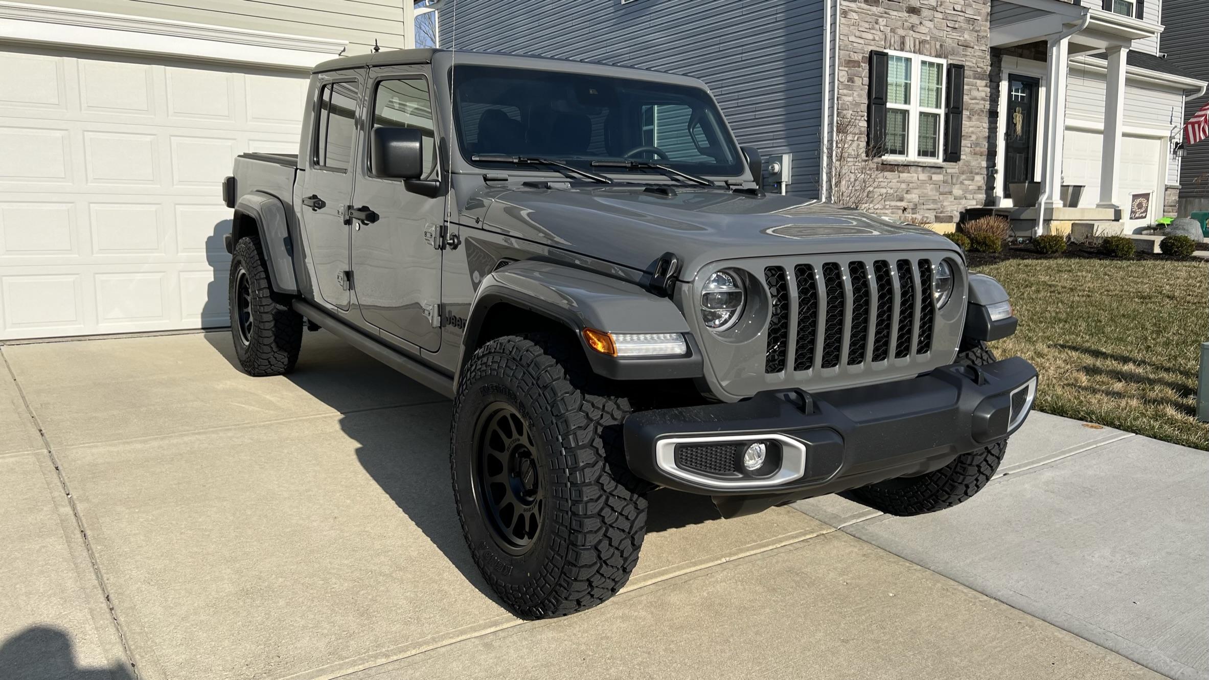 Jeep Gladiator Kenda Klever R/T KR601 35x10.50R17 IMG_0190.JPEG