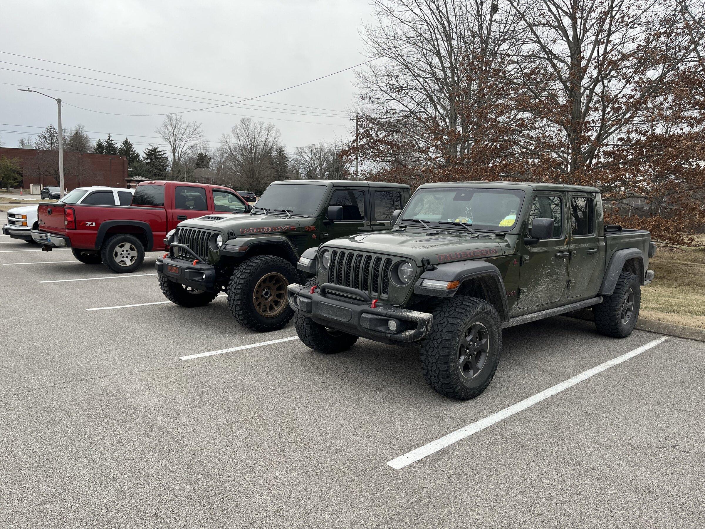 Jeep Gladiator Jeeps Parking Next To Jeeps C5CC9D66-6014-4309-ACB7-1CA5B31C0DCF