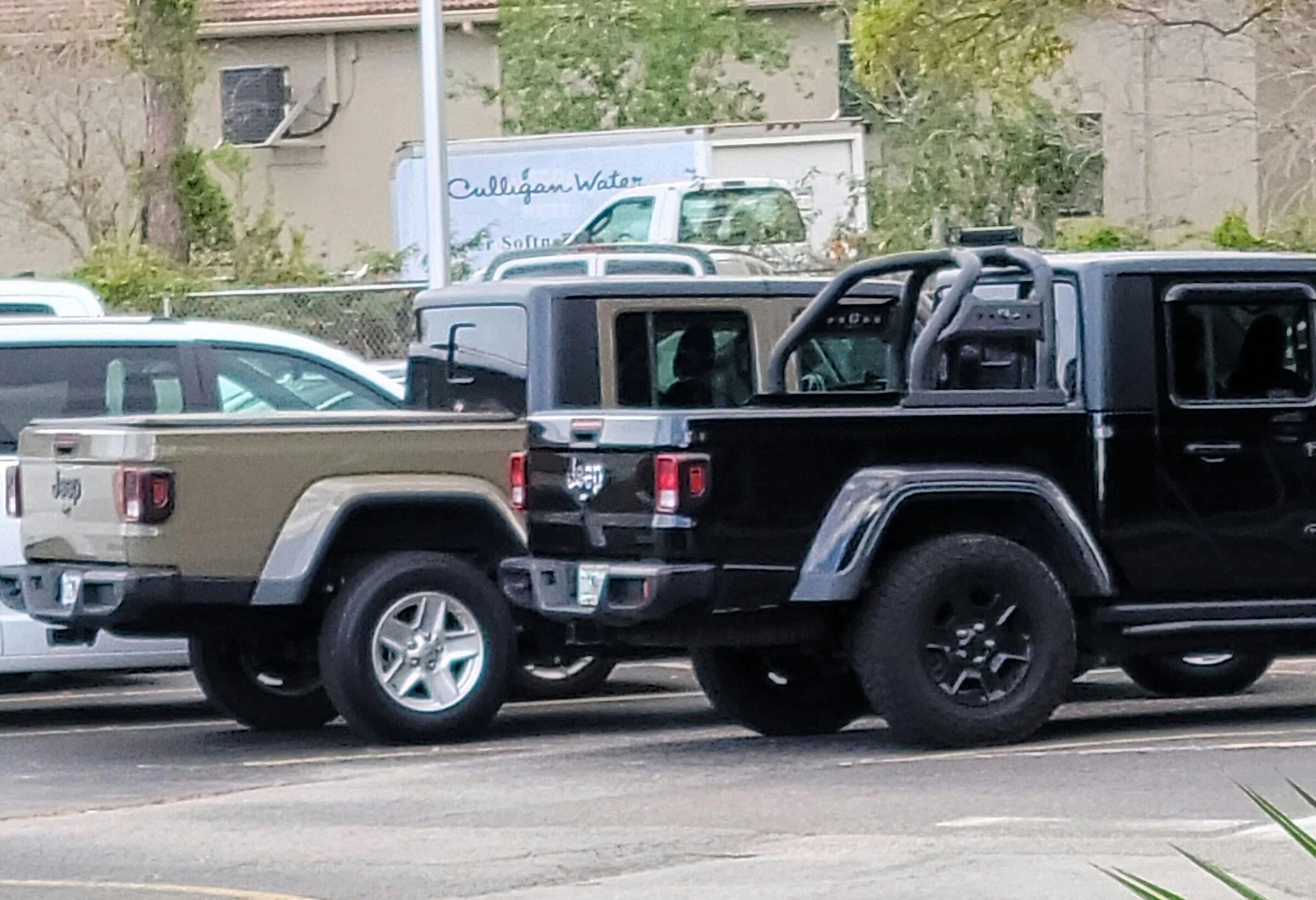 Jeep Gladiator Jeeps Parking Next To Jeeps 20220310_080220