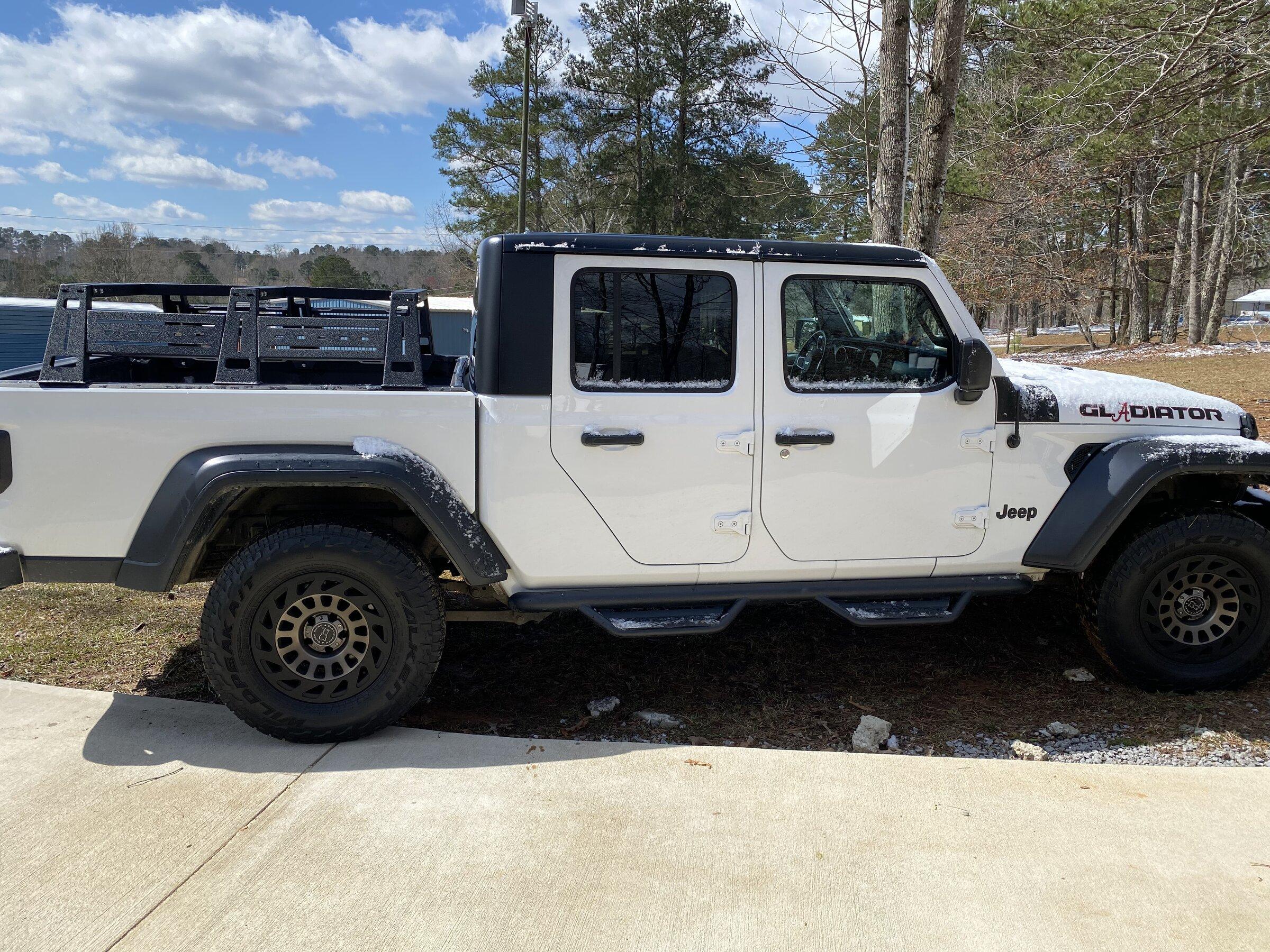 Jeep Gladiator BRIGHT WHITE Gladiator JT Club AC7AC1C9-09EA-442D-9CA4-E32734A766D5
