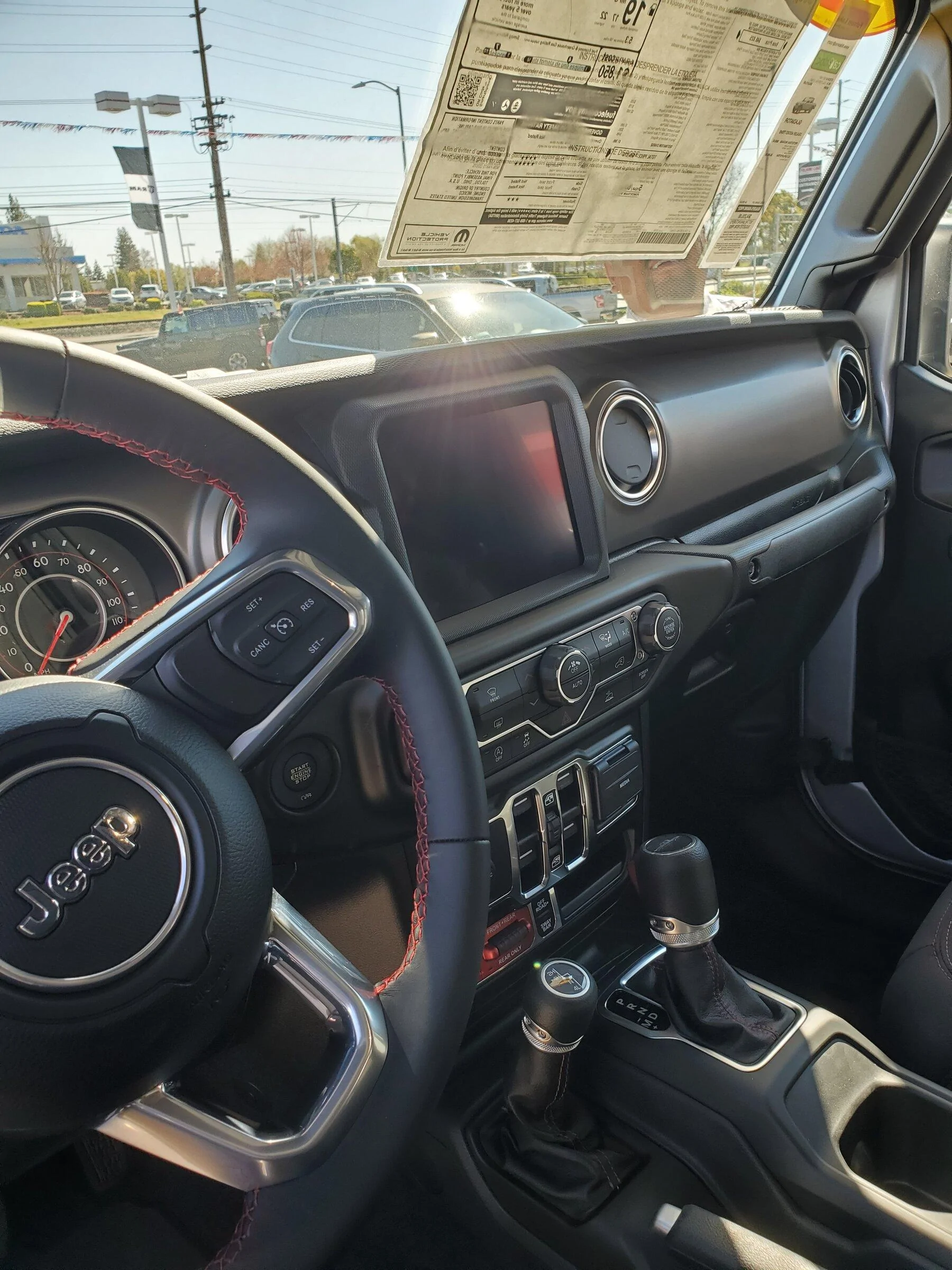 Jeep Gladiator No Rubicon Red Dash 20220310_134032