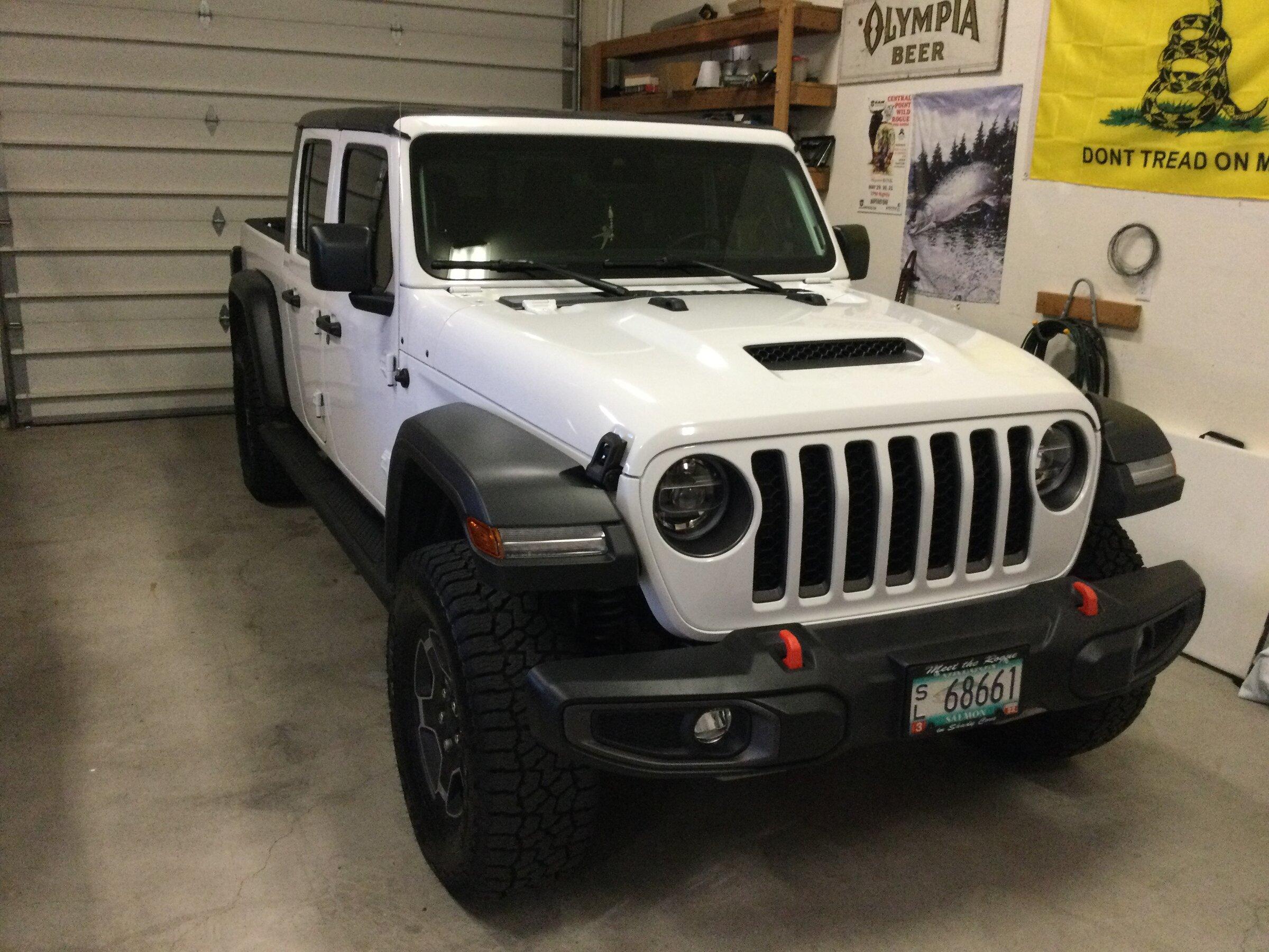 Jeep Gladiator BRIGHT WHITE Gladiator JT Club IMG_0283.JPG