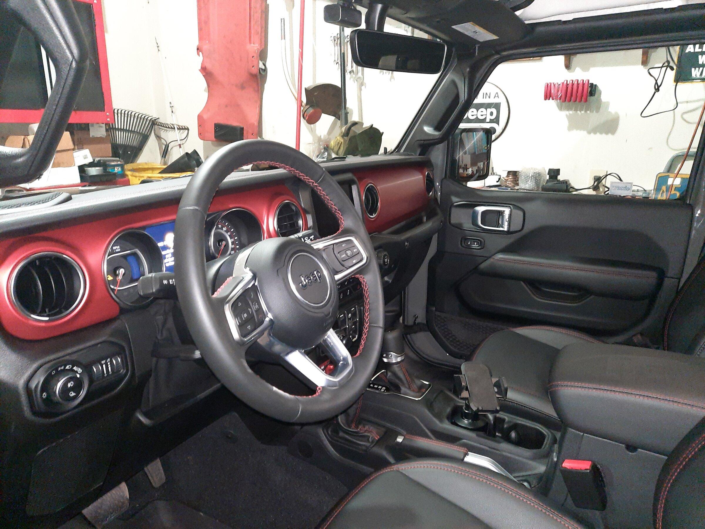 Jeep Gladiator No Rubicon Red Dash 20220312_214343