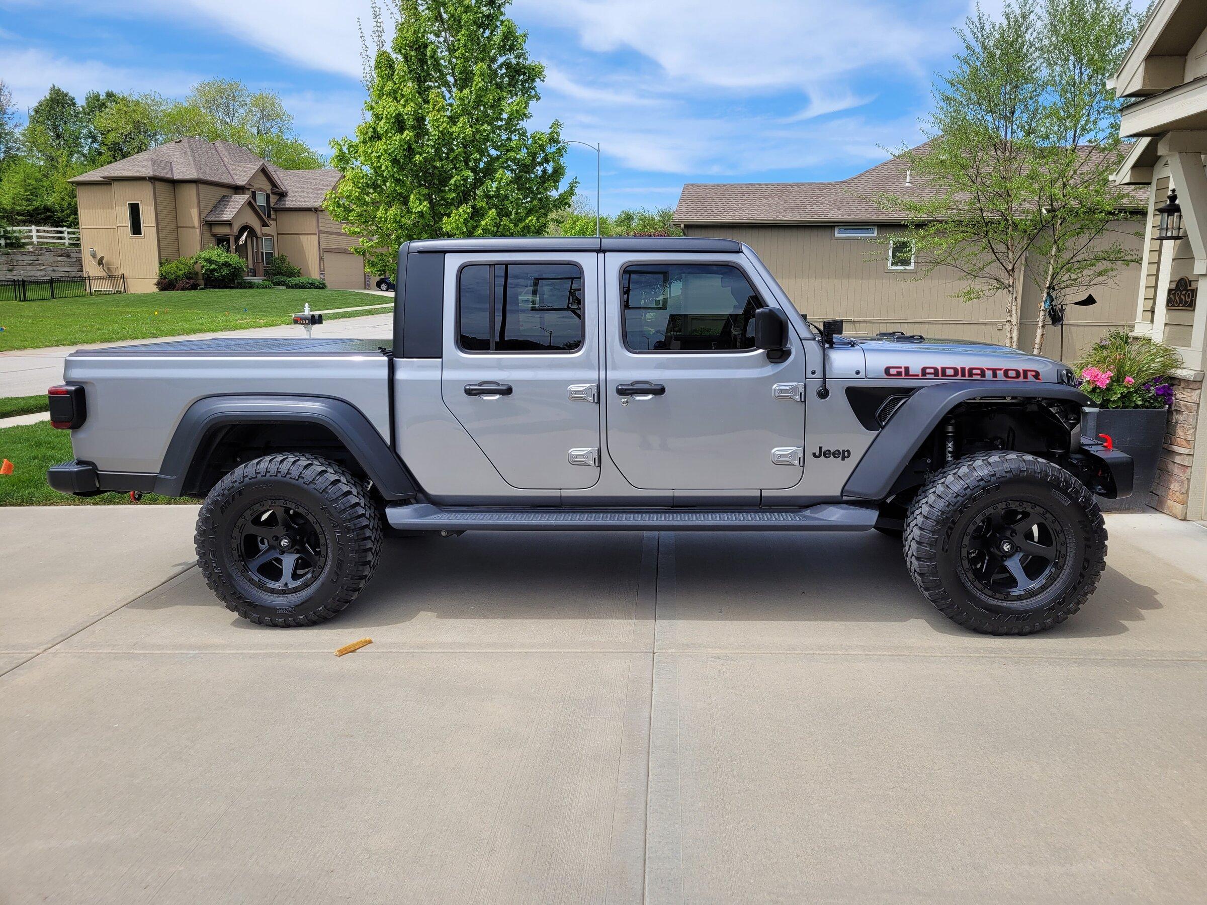 Jeep Gladiator 2020 Jeep Gladiator Sport $48,000 20210504_132042