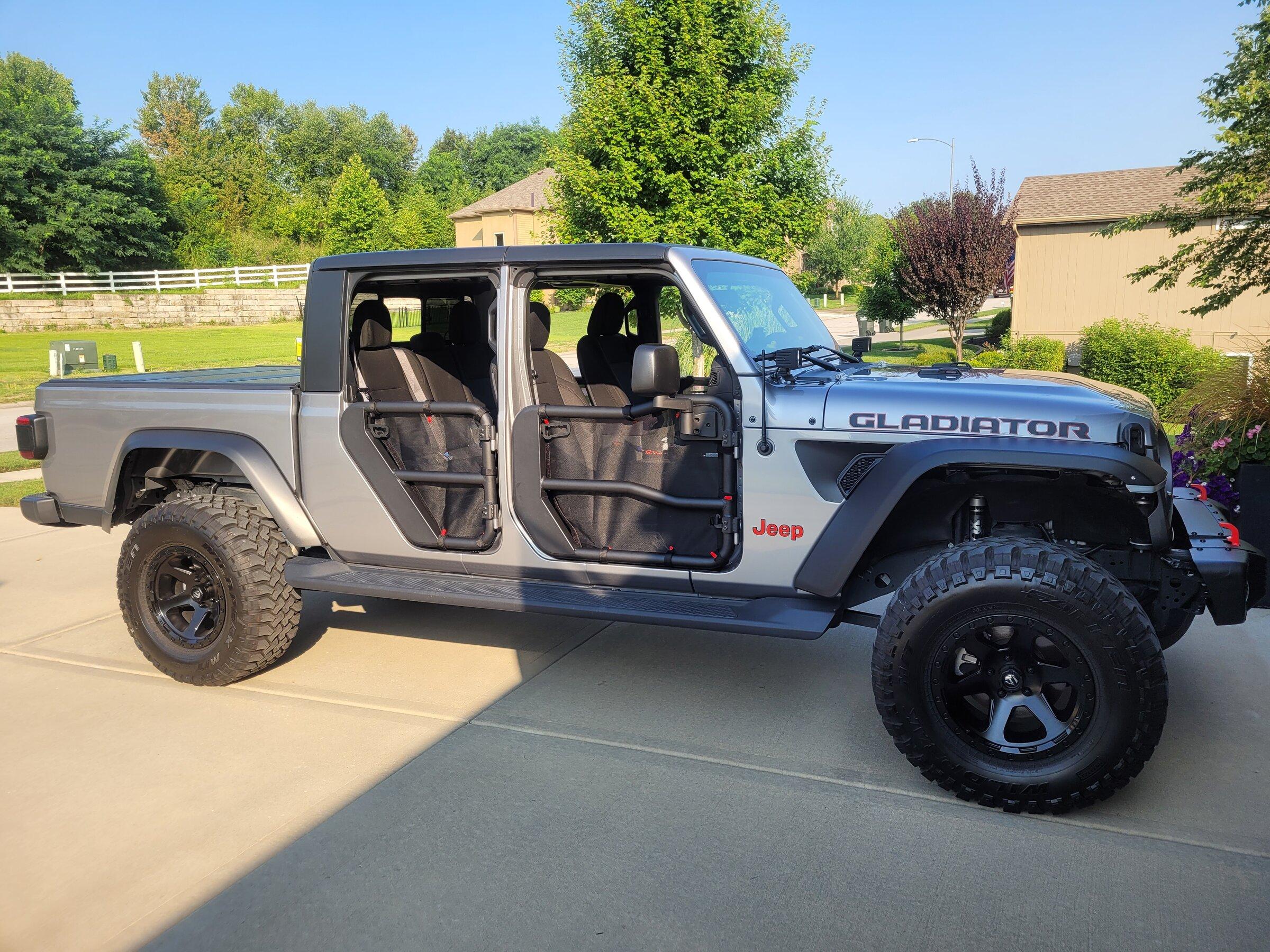 Jeep Gladiator 2020 Jeep Gladiator Sport $48,000 20210719_084208