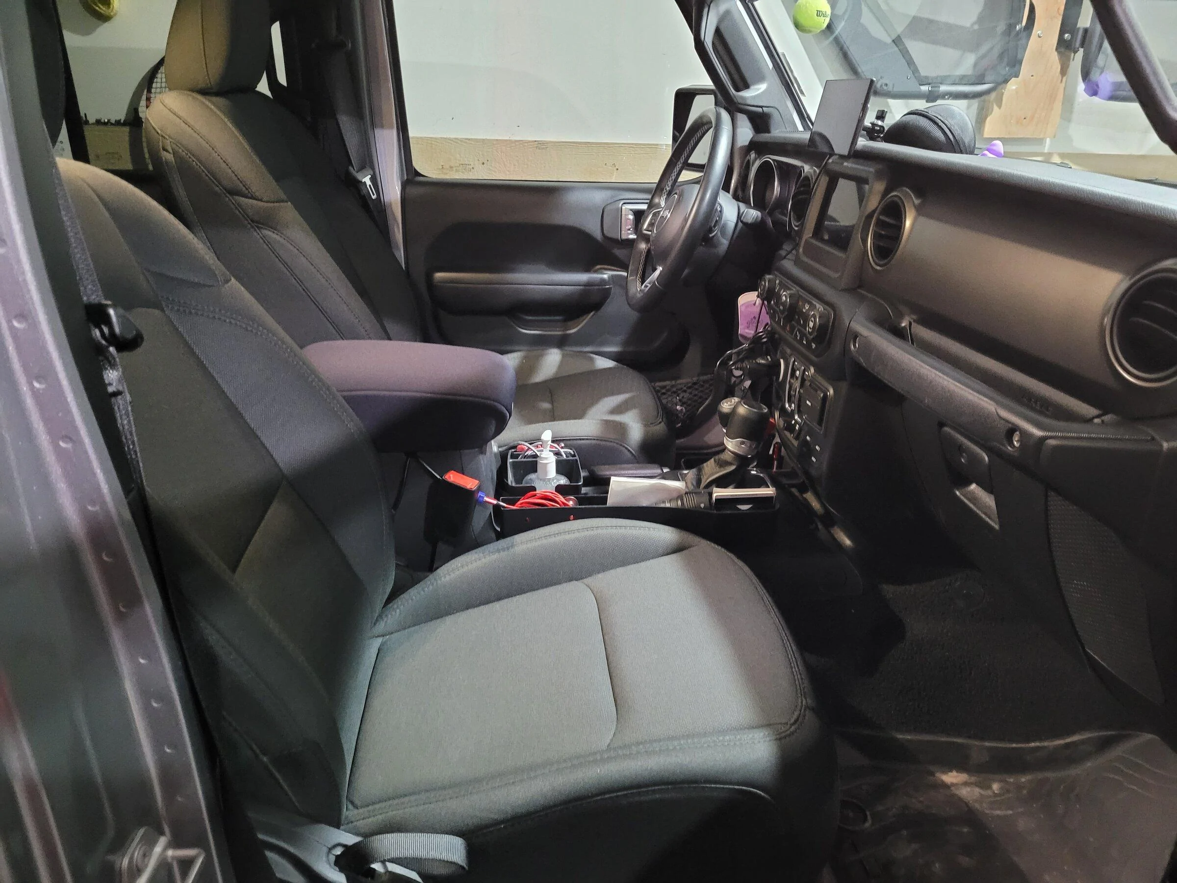 Jeep Gladiator 2020 Jeep Gladiator Sport $48,000 20220312_115232