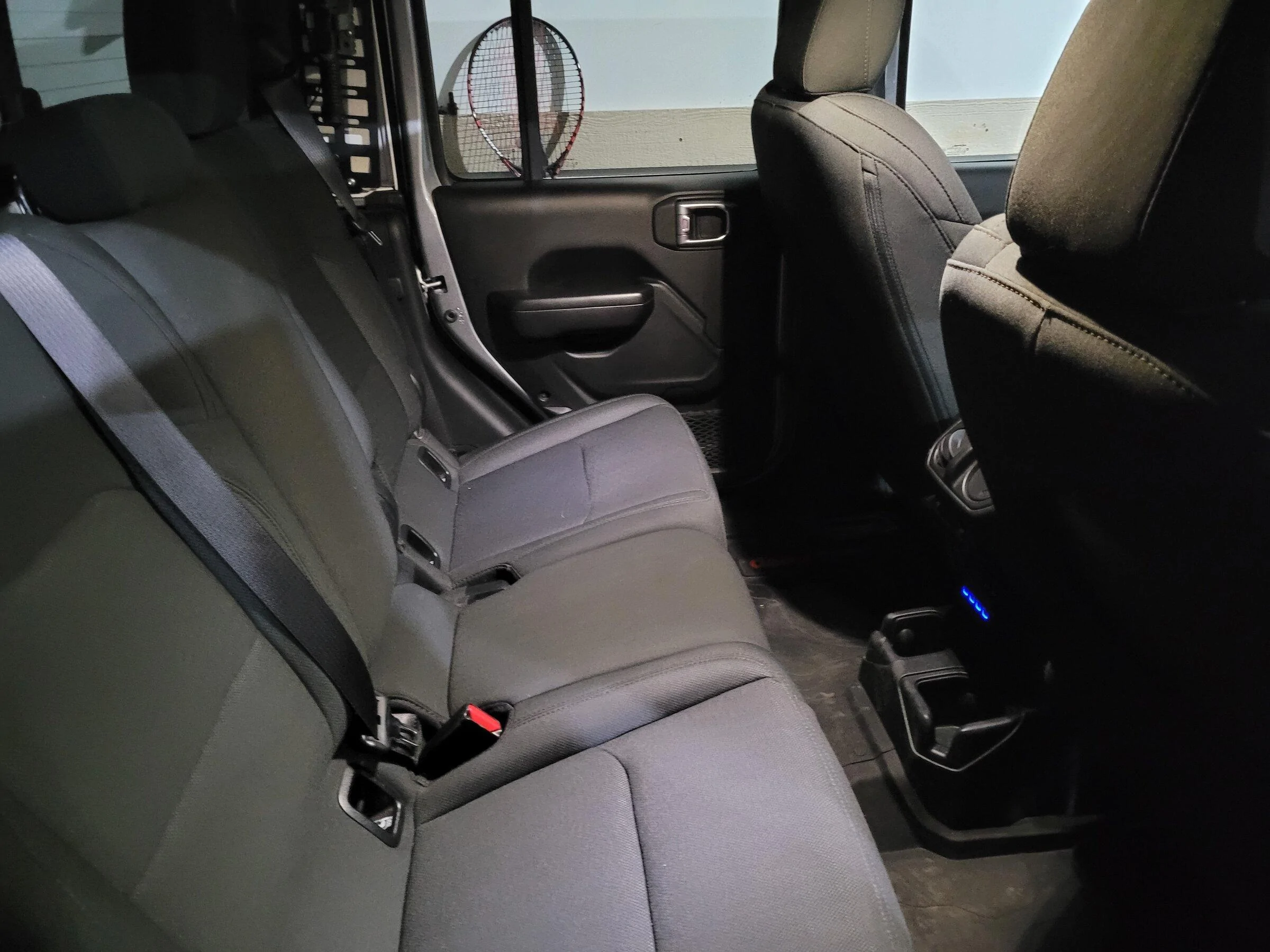 Jeep Gladiator 2020 Jeep Gladiator Sport $48,000 20220312_115222