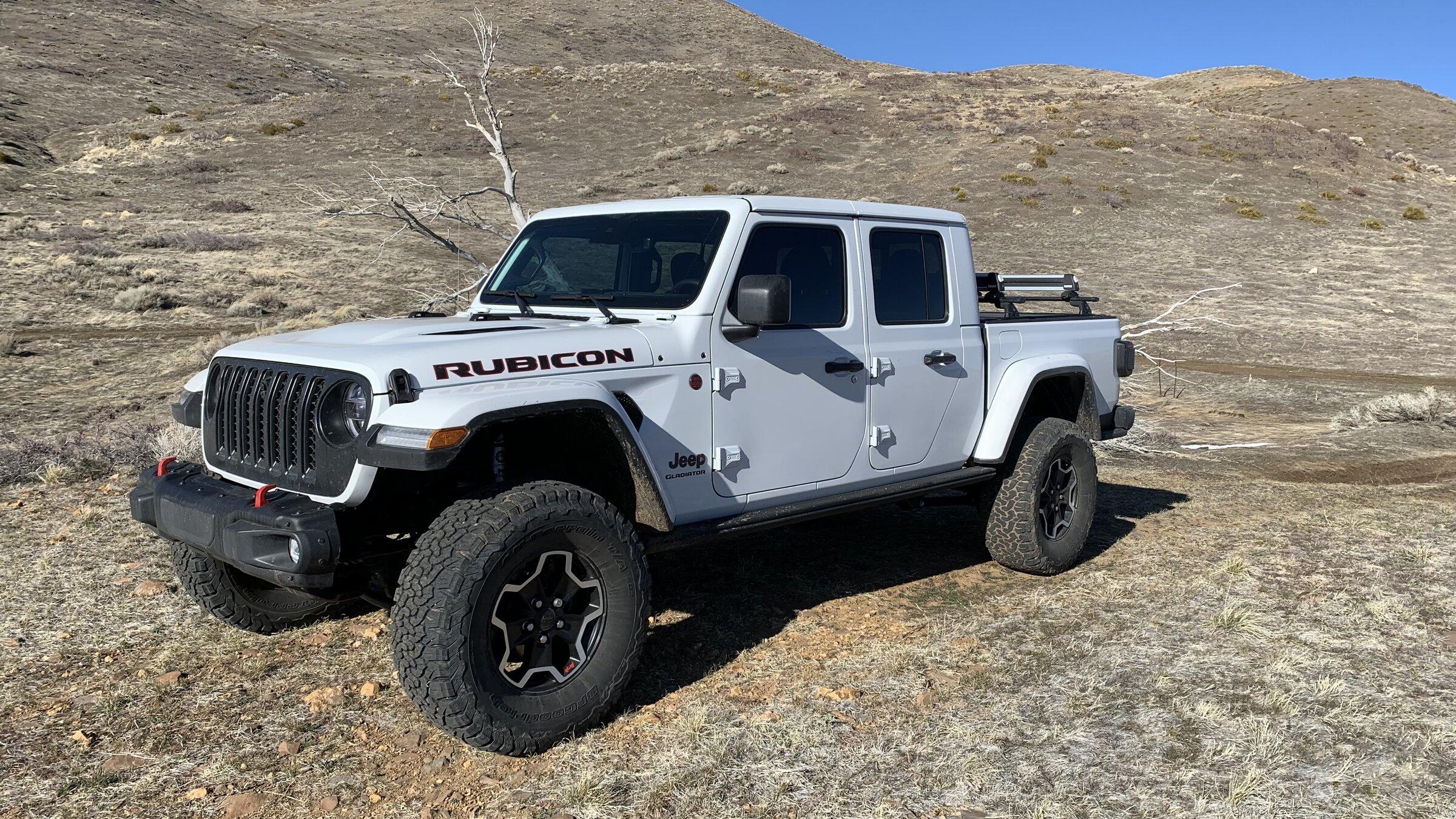 Jeep Gladiator BRIGHT WHITE Gladiator JT Club 662C43F1-705B-4FE3-B6DE-63E023C0EAB4