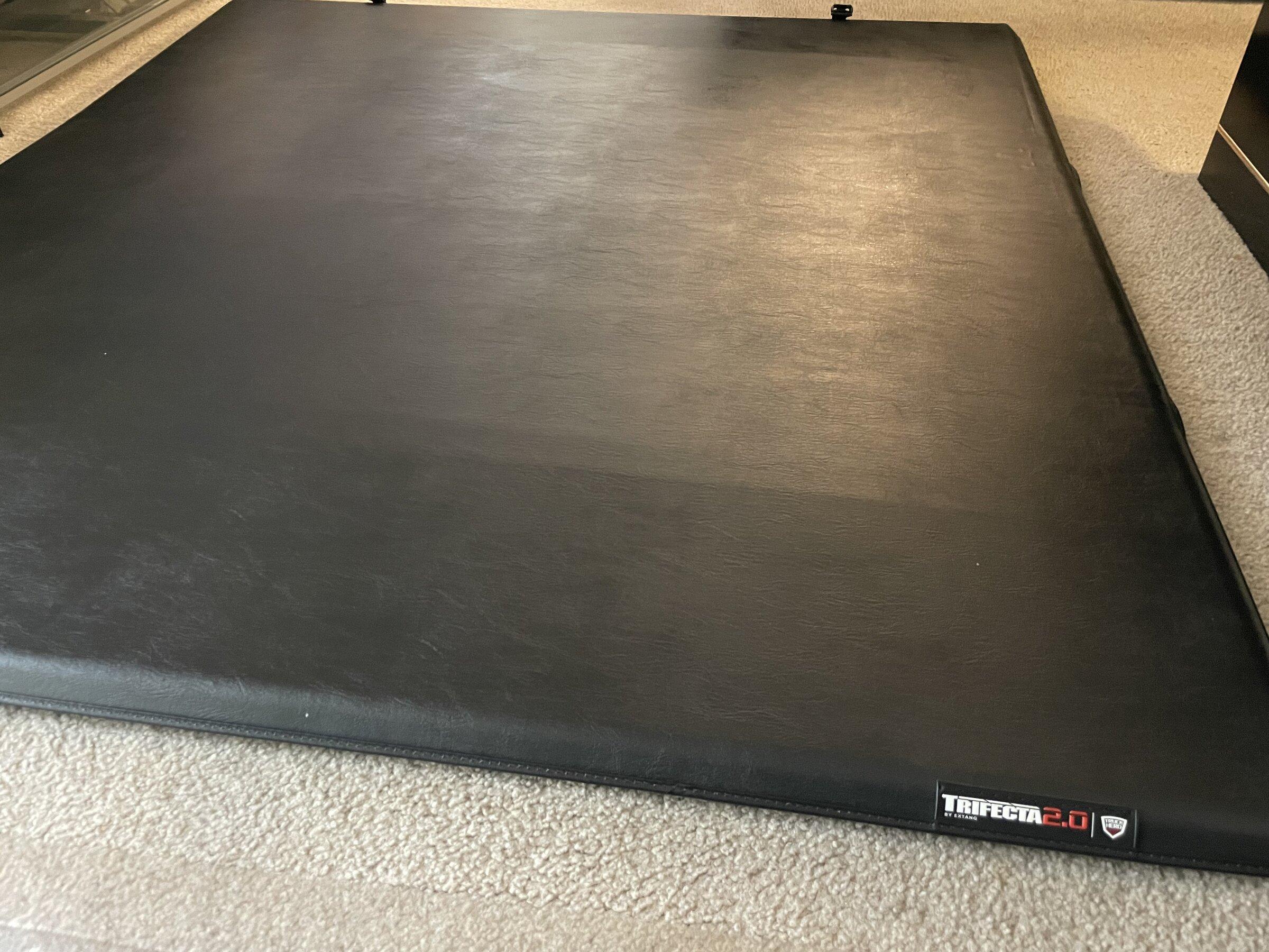 Jeep Gladiator Gladiator Extang Trifecta 2.0 Tonneau Cover $250 IMG_1597
