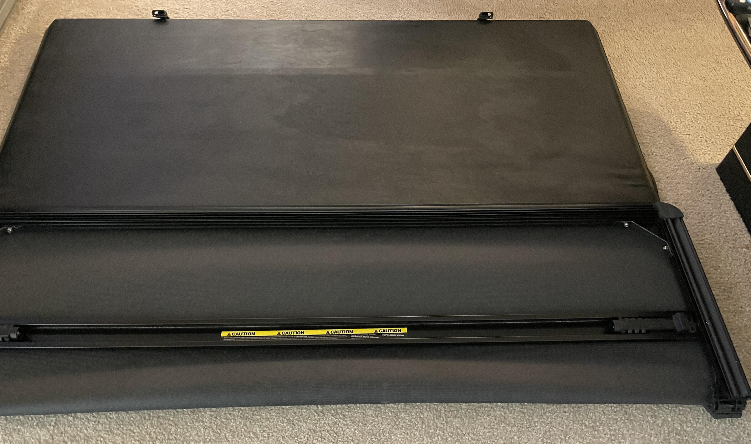 Jeep Gladiator Gladiator Extang Trifecta 2.0 Tonneau Cover $250 IMG_1599