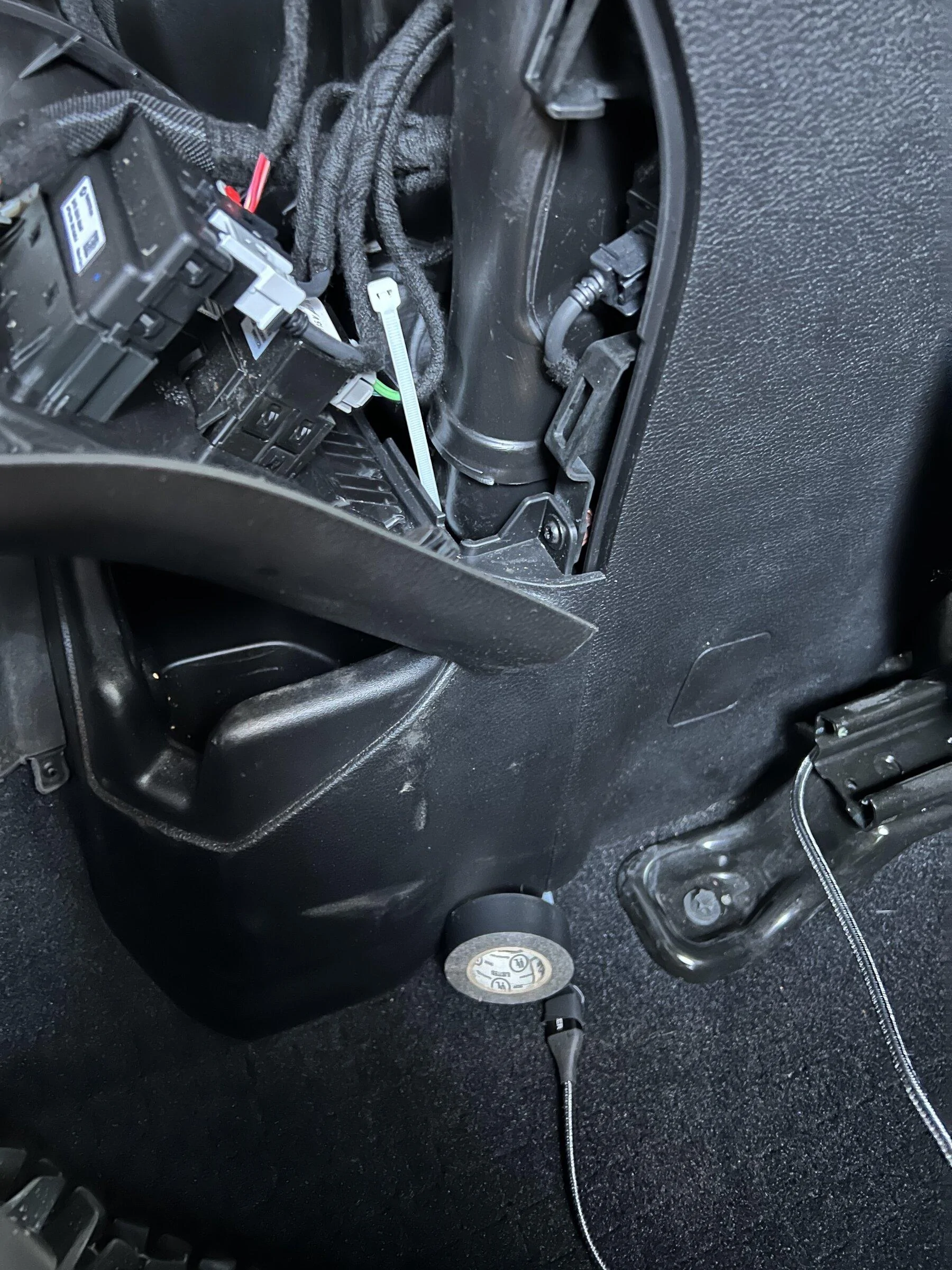 Jeep Gladiator Jeep Gladiator running wire to center console USB IMG_1899