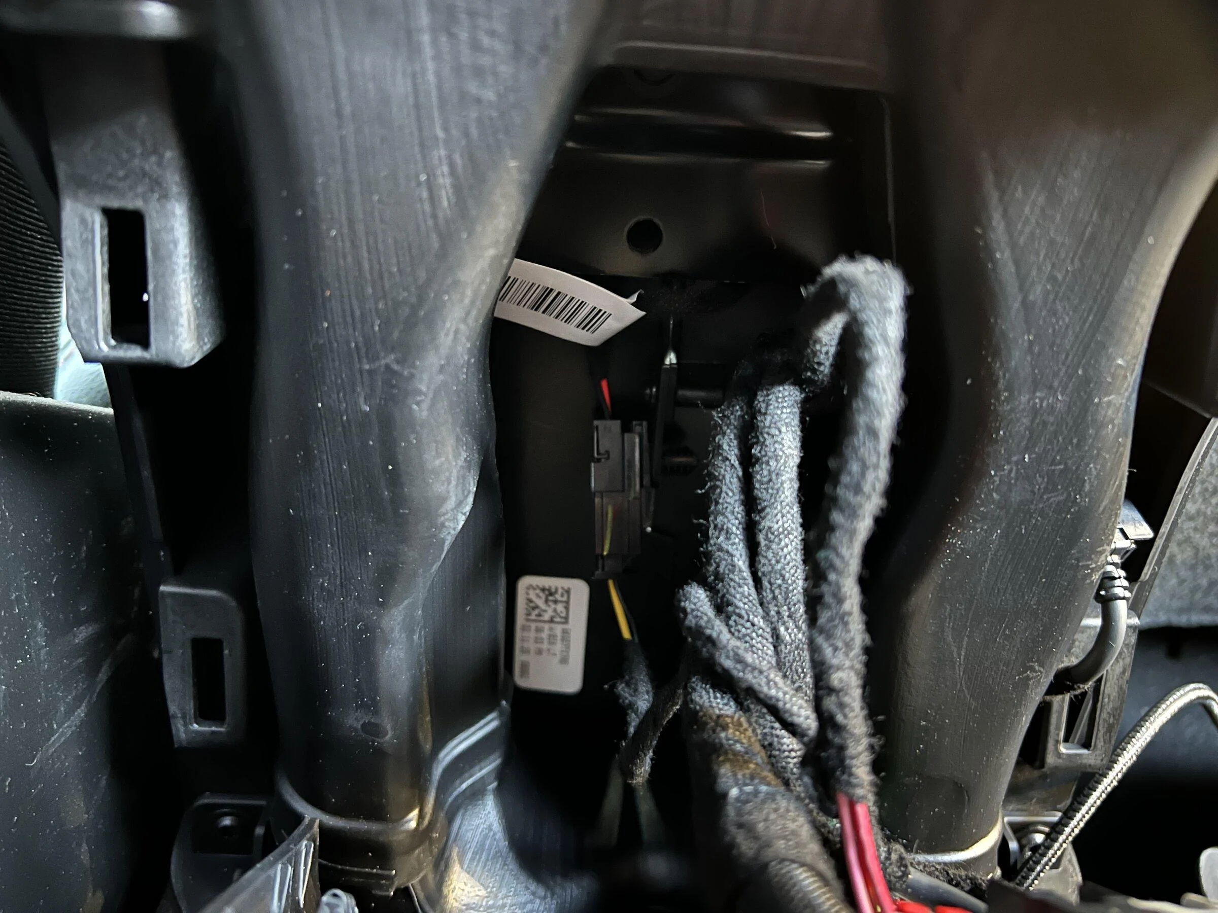 Jeep Gladiator Jeep Gladiator running wire to center console USB IMG_1900