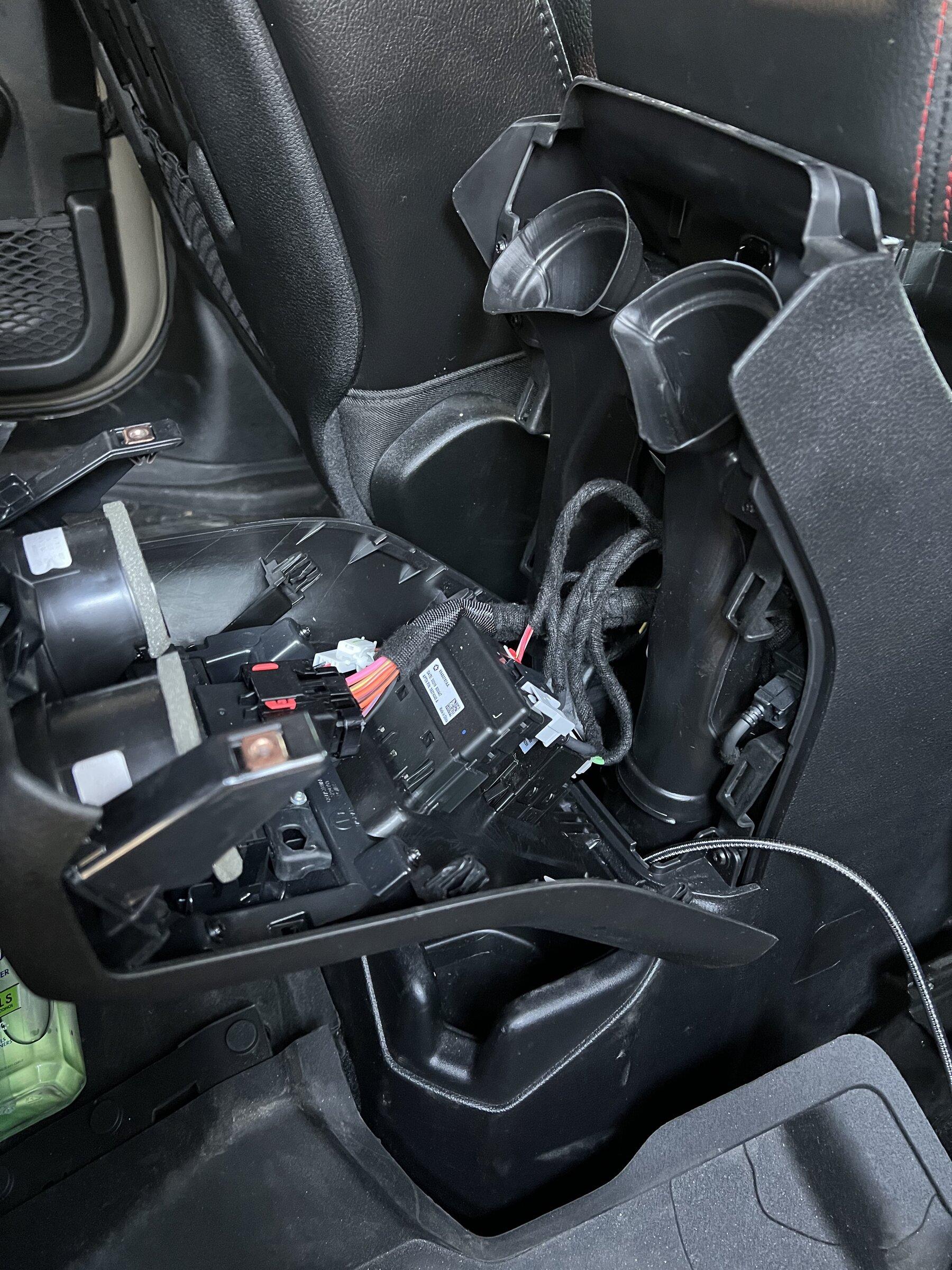 Jeep Gladiator Jeep Gladiator running wire to center console USB IMG_1901