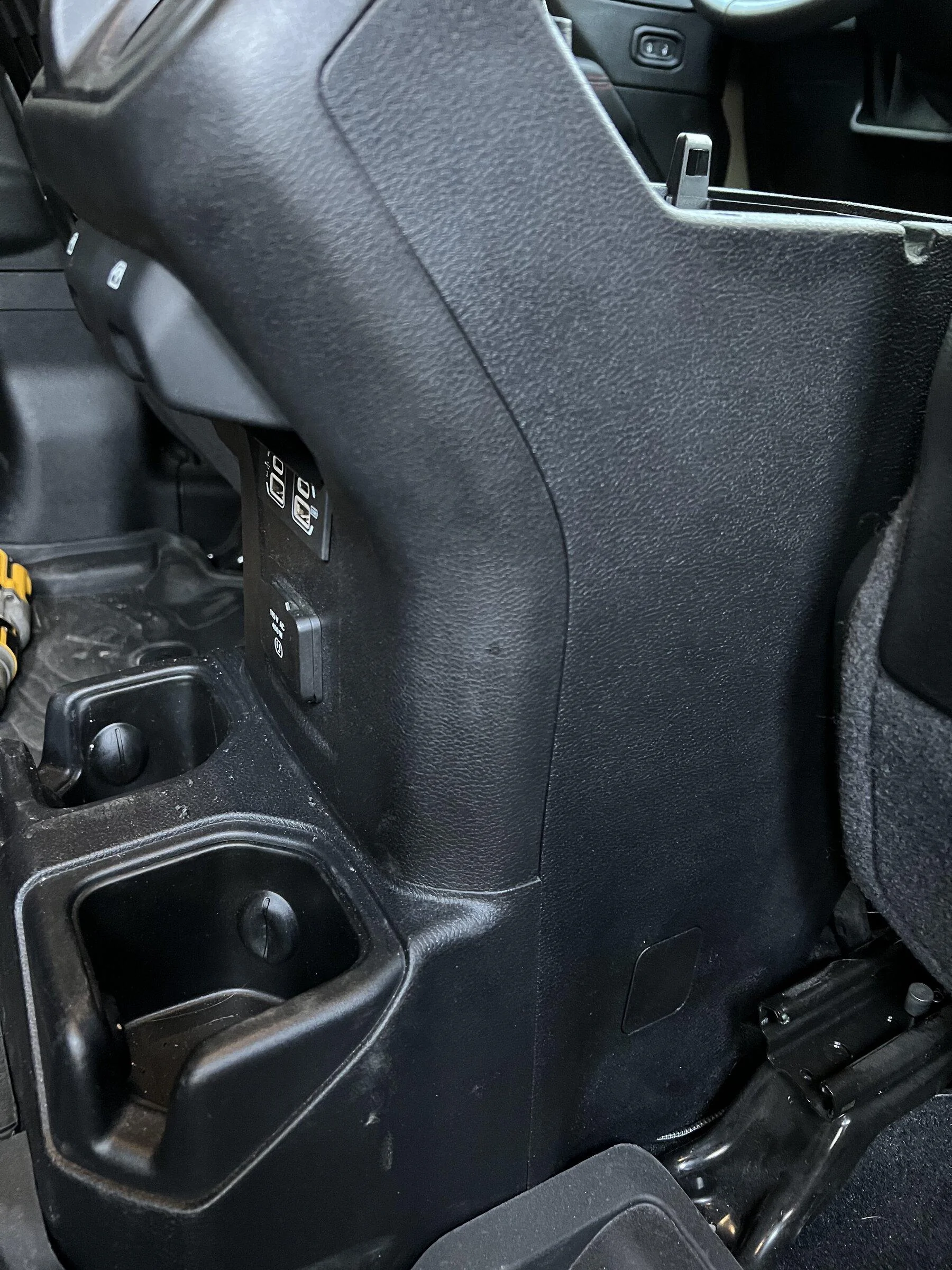 Jeep Gladiator Jeep Gladiator running wire to center console USB IMG_1903