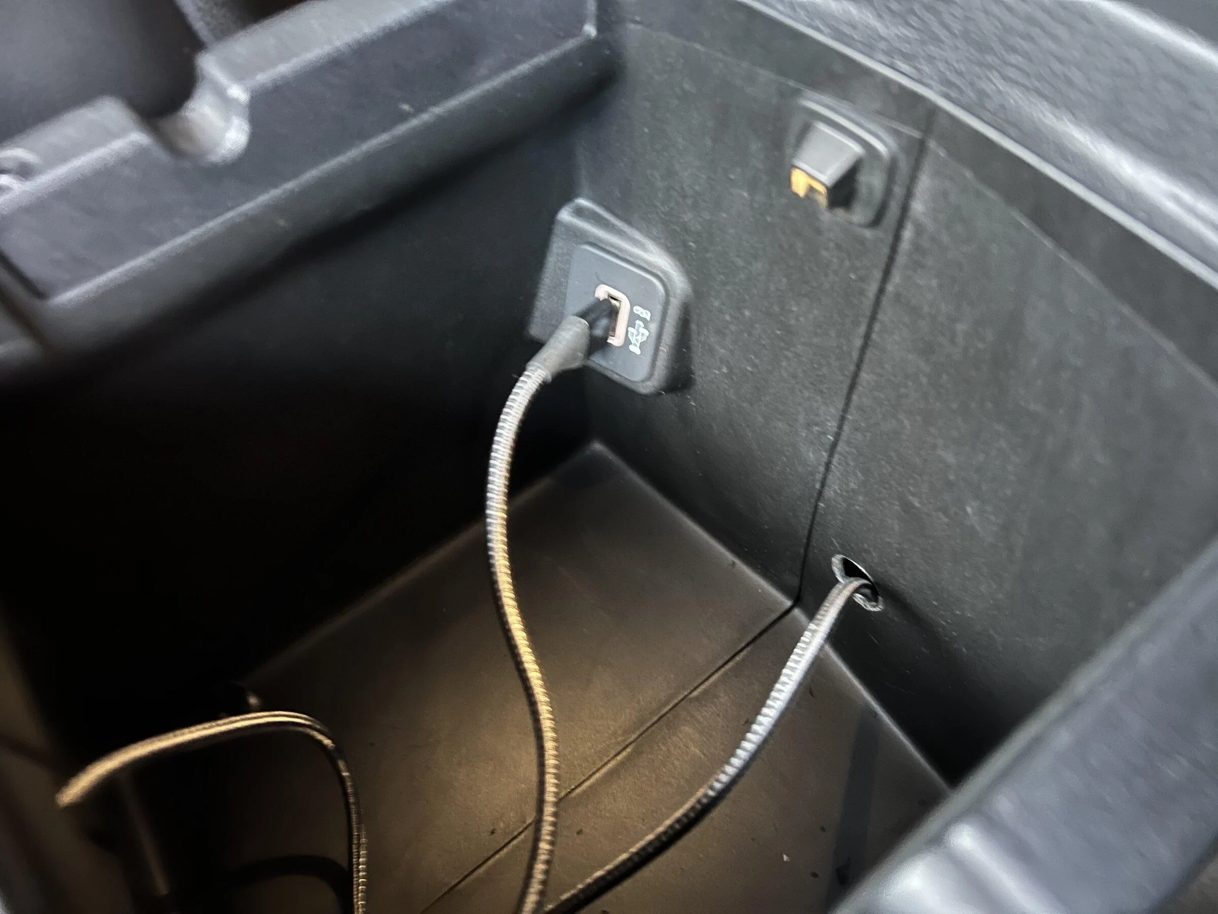 Jeep Gladiator Jeep Gladiator running wire to center console USB IMG_1904