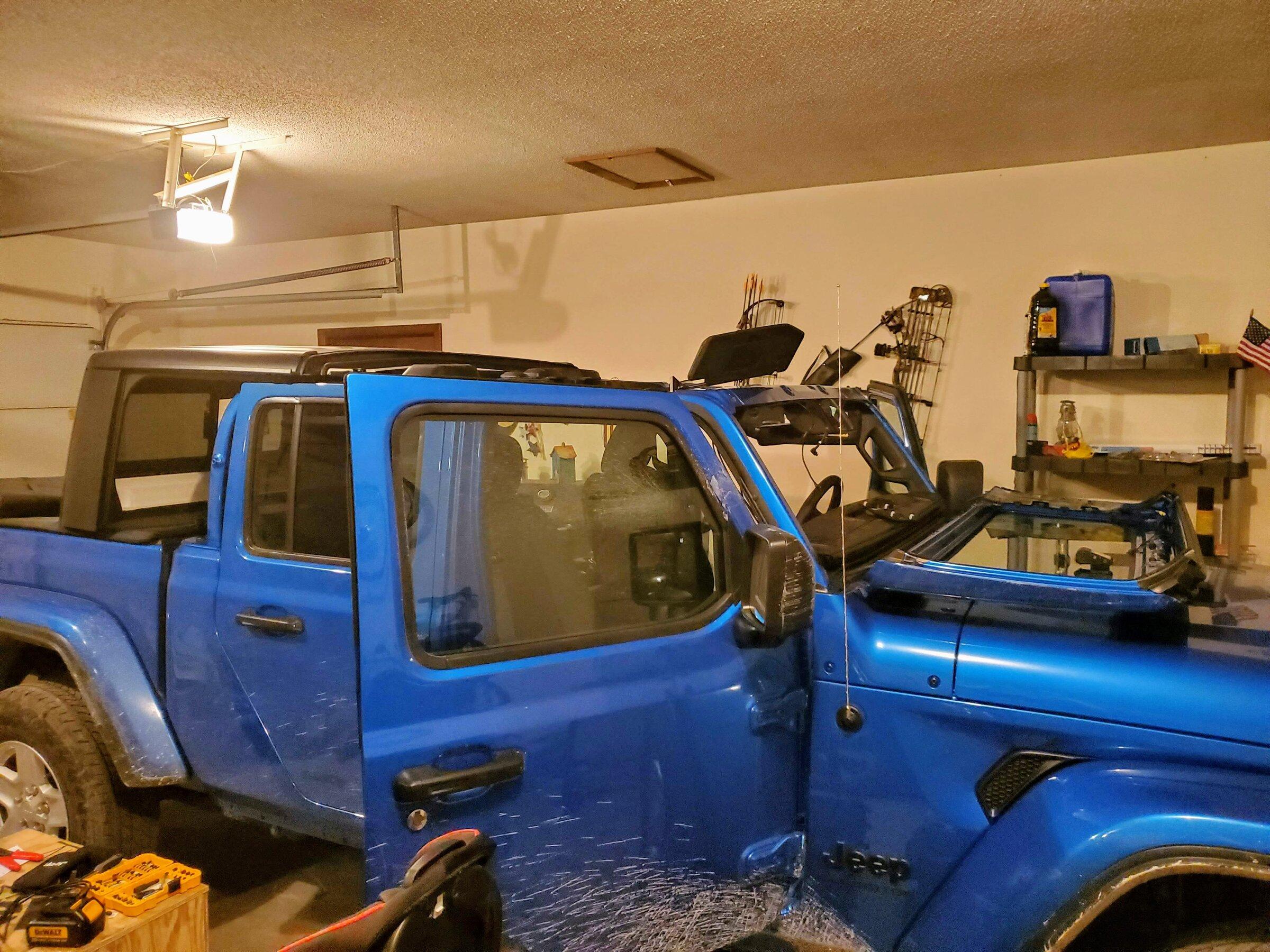 Jeep Gladiator Vrael's 22 Hydro Blue Sport S 20220303_220753