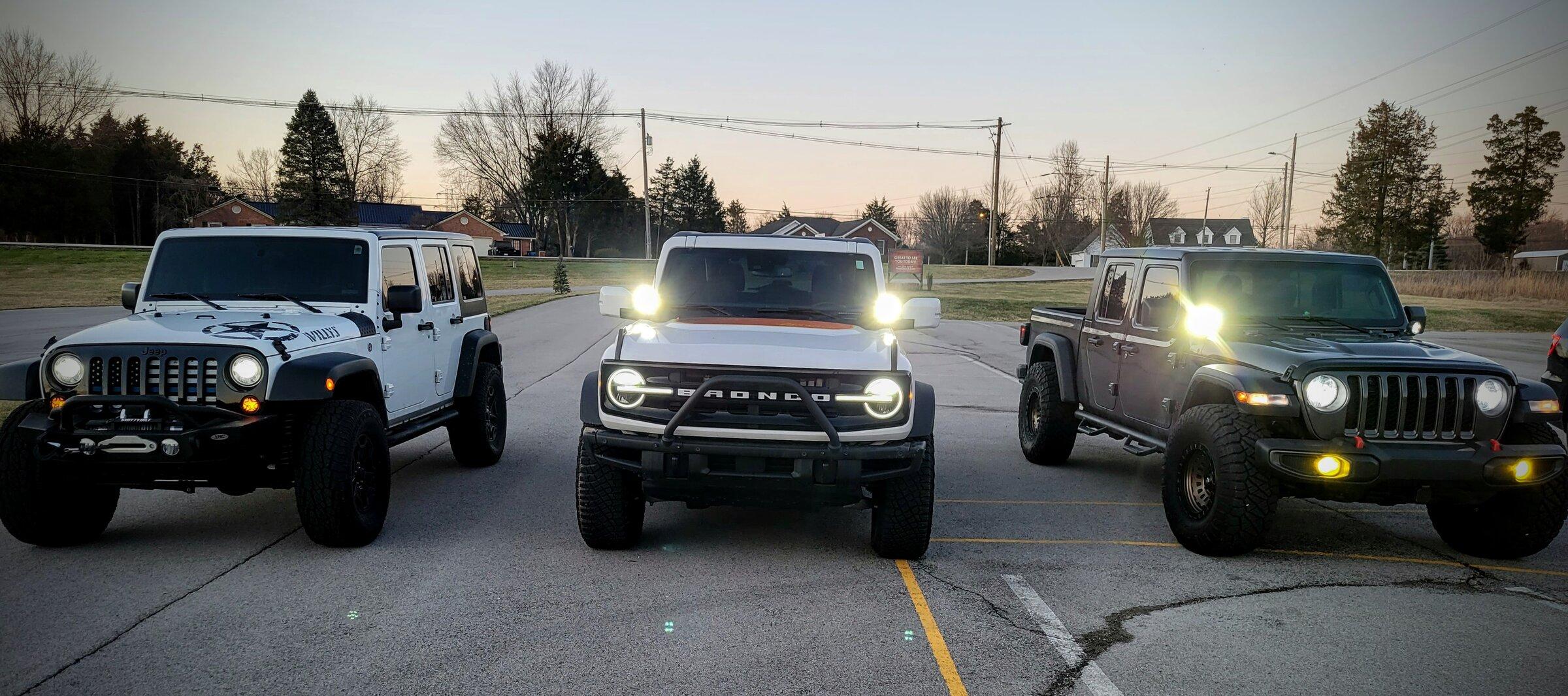 Jeep Gladiator Jeeps Parking Next To Jeeps 20220313_194436~2
