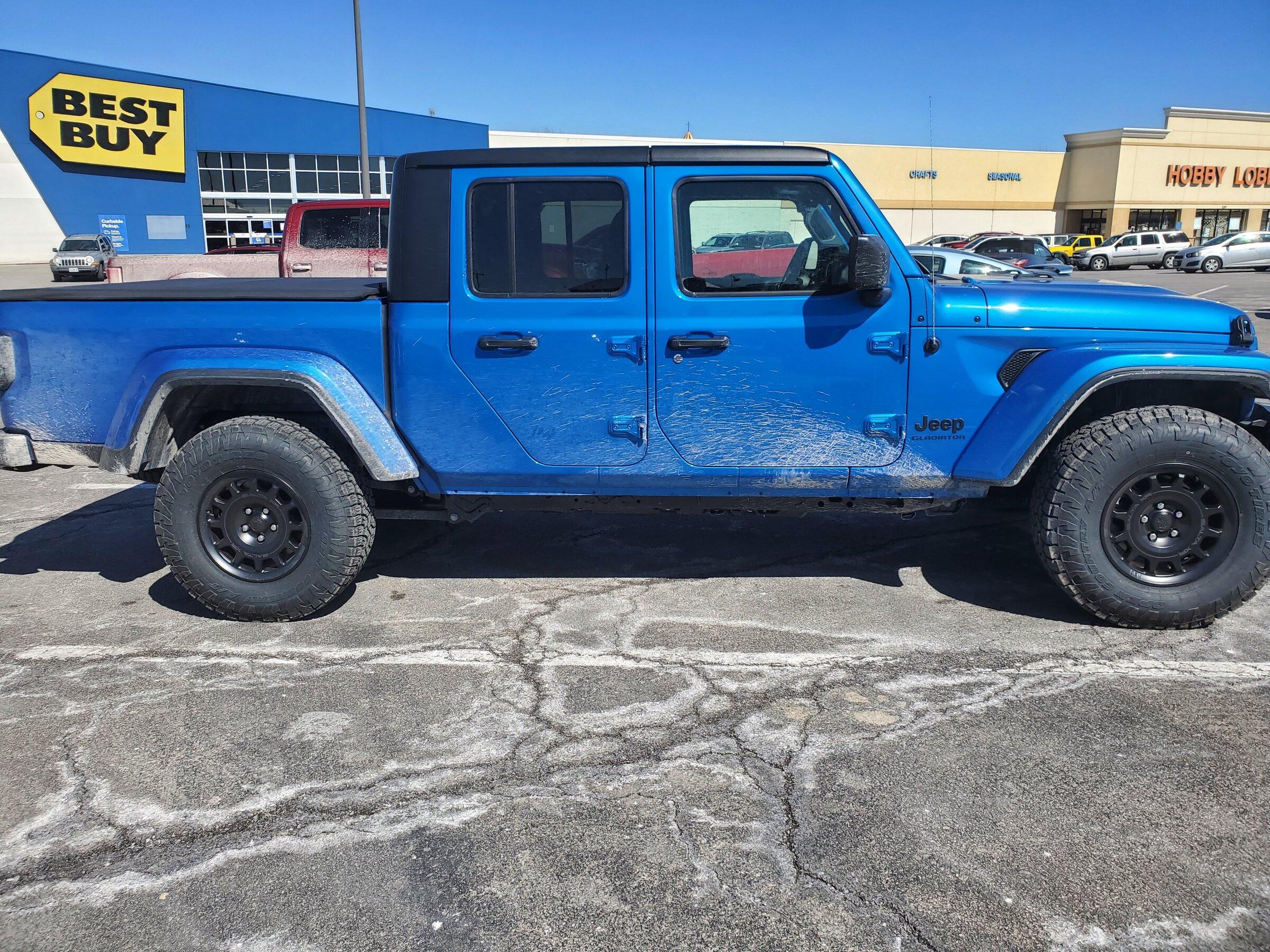 Jeep Gladiator Vrael's 22 Hydro Blue Sport S 20220313_131032