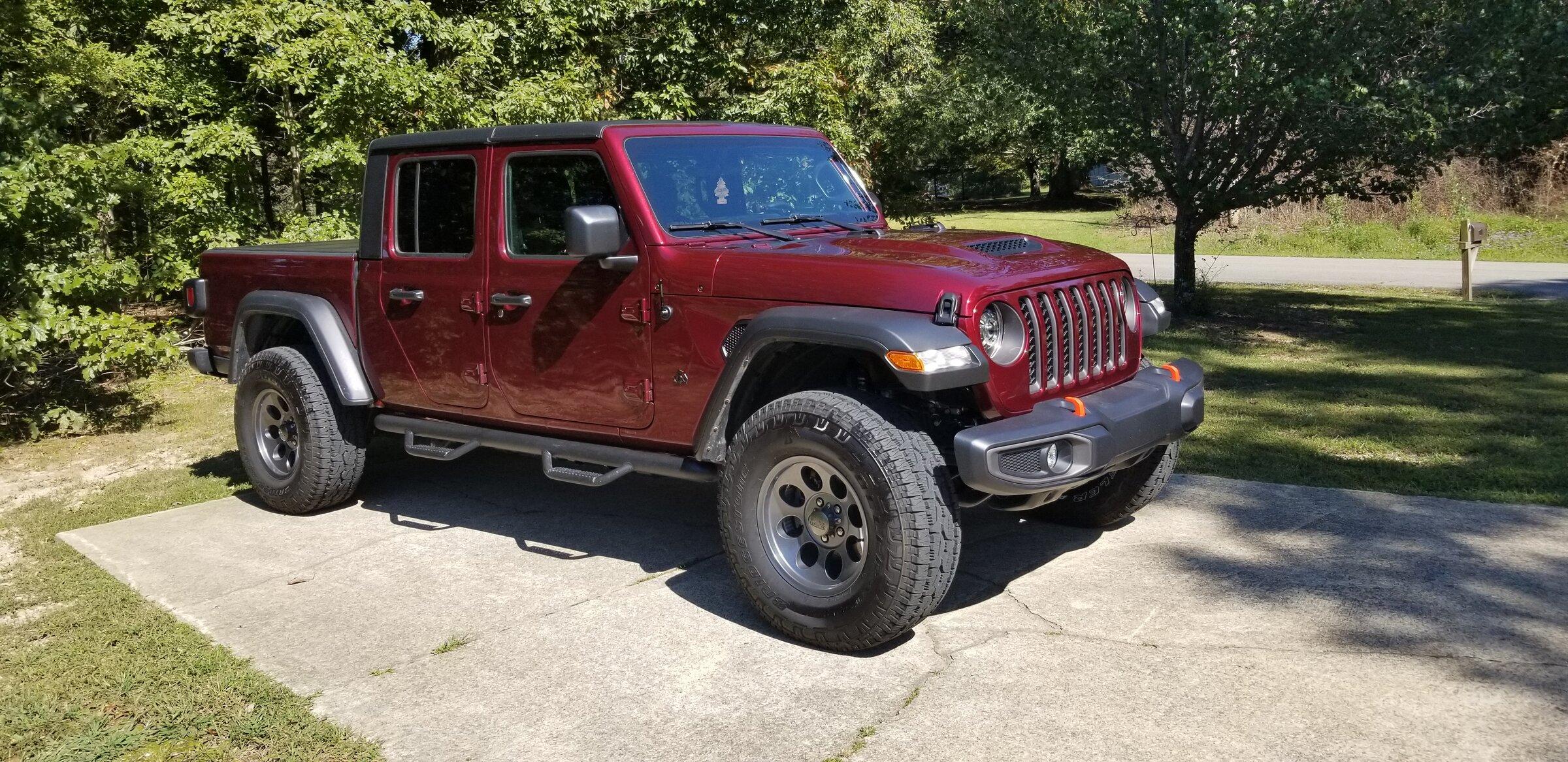 Jeep Gladiator Black is played out, let's see some colored rims 20210927_142502