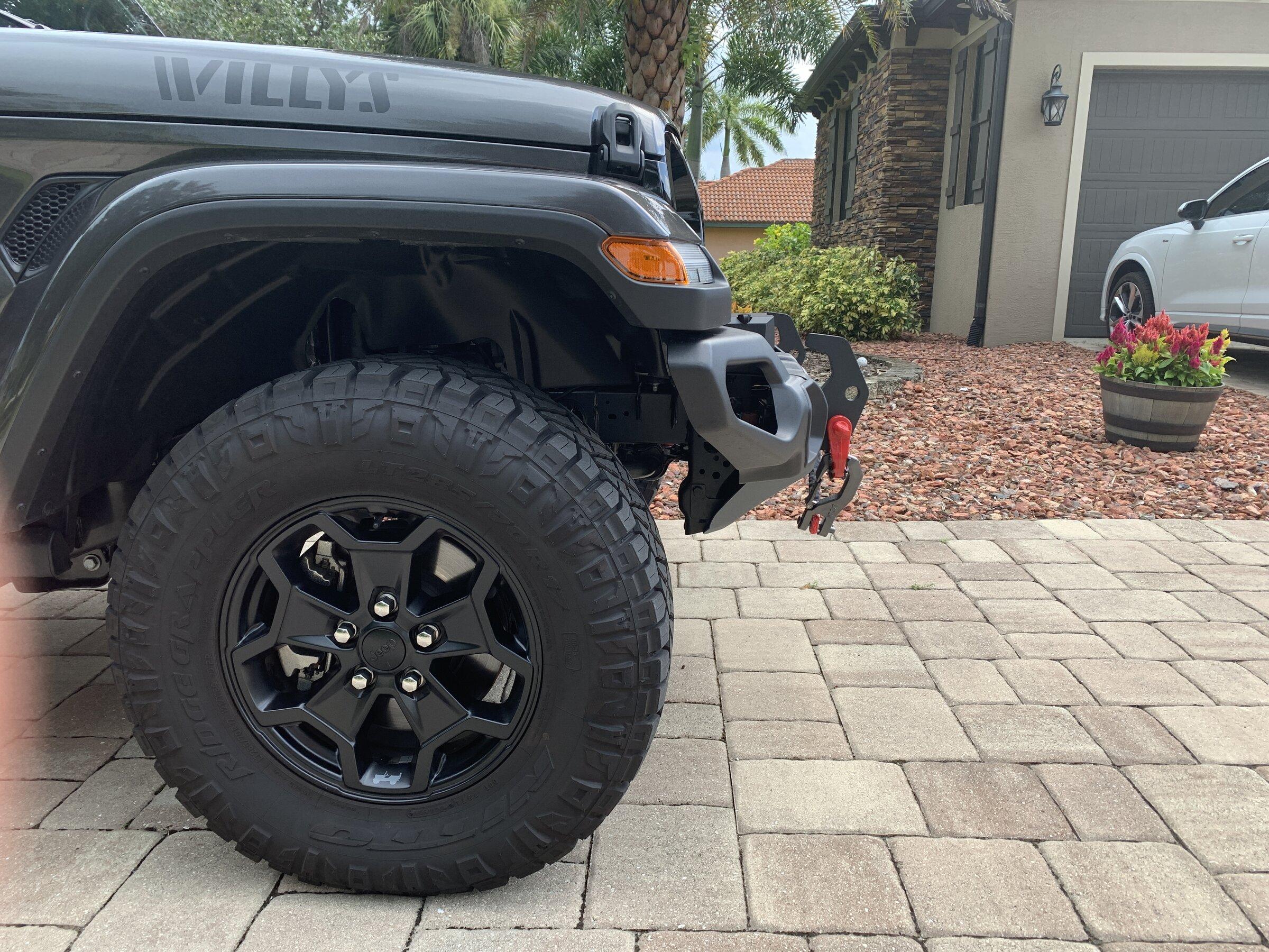 Jeep Gladiator Pics Request: Rough Country 2.5” level kit and 3/4” daystar spacer ACCD2860-C7E9-4305-89DF-79953843582E