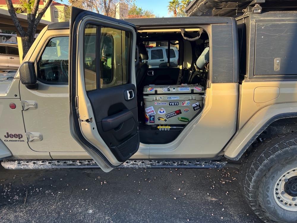 Jeep Gladiator Rear door opening limit extensions 35_DoorStra