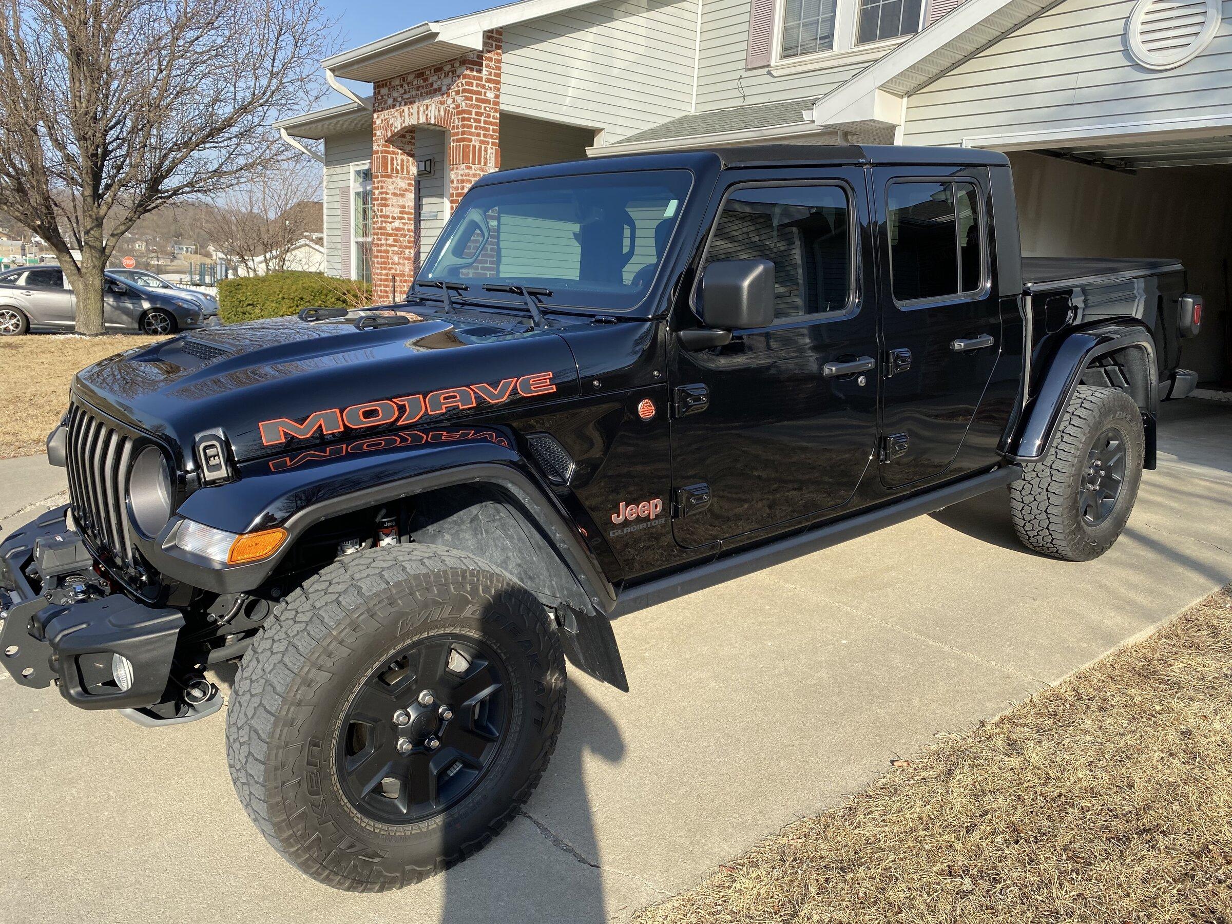 Jeep Gladiator WTT My painted black Mojave/Rubicon flares for your textured black rubicon/mojave flares 1069B851-E5A1-4EE6-9B4D-BE48224D764A