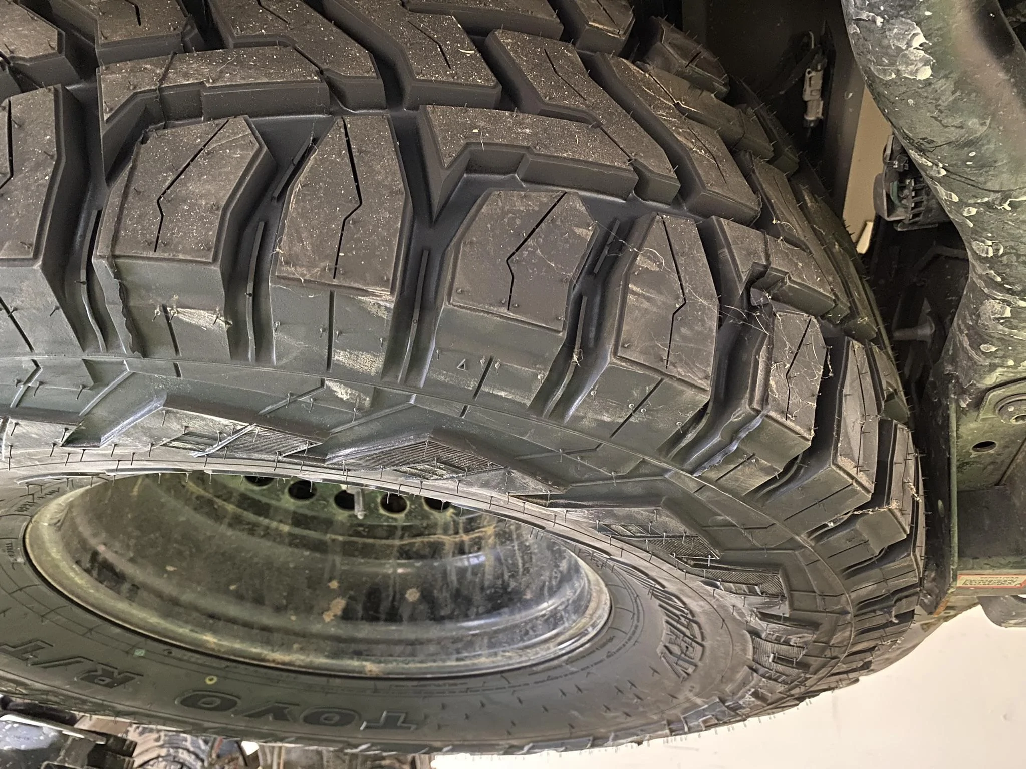 Jeep Gladiator 37” spare tire - list of tires that fit under the bed IMG_2382