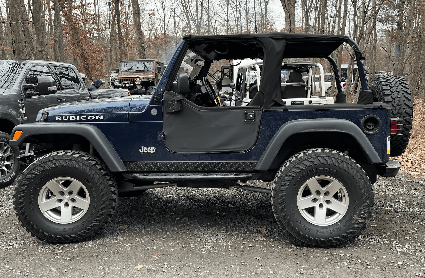 Jeep Gladiator 2 days of bending, bitching, trial & error, and soft doors are on! Ish. 1647301938384