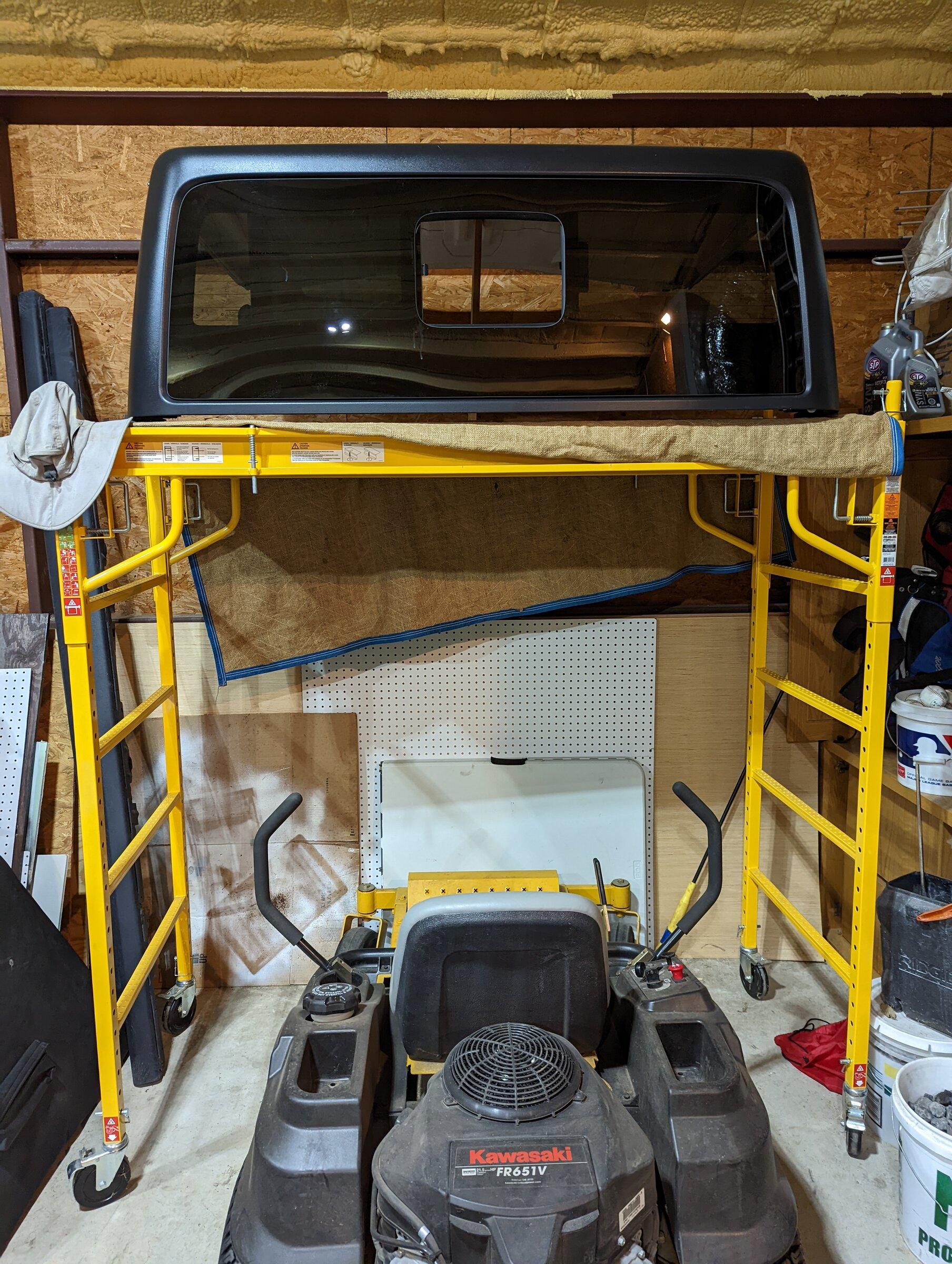 Jeep Gladiator Removing the roof (3-peice hardtop) with a short wife and a tall husband? PXL_20220315_130205690
