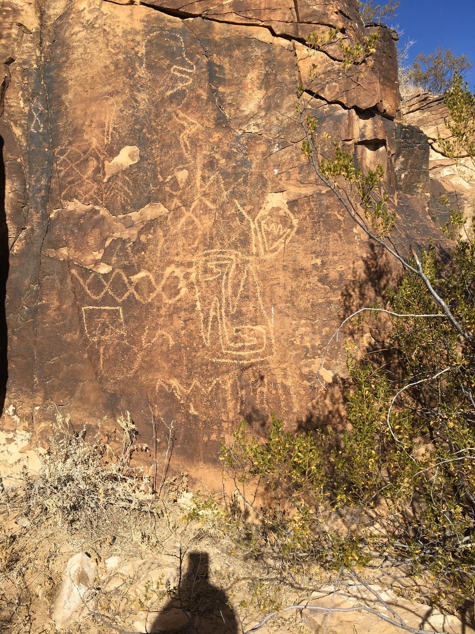 Jeep Gladiator A huge pet peeve: graffiti for Instagram F113CAD4-7A35-4E32-9DA7-EB42935E7637