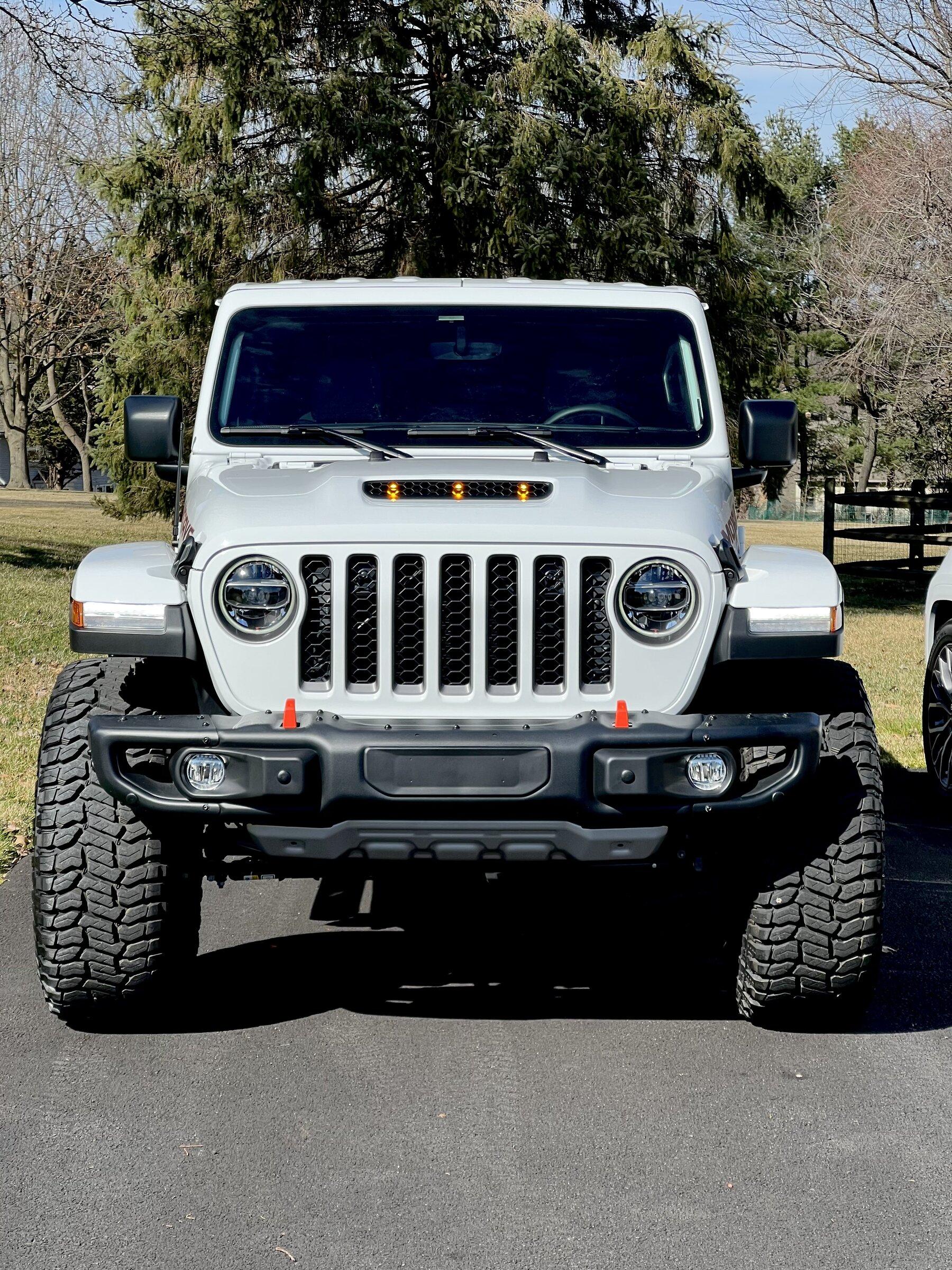 Jeep Gladiator Mojave Hood Scoop MOD 496A2A65-0160-445A-B822-AF2C4CC98B38