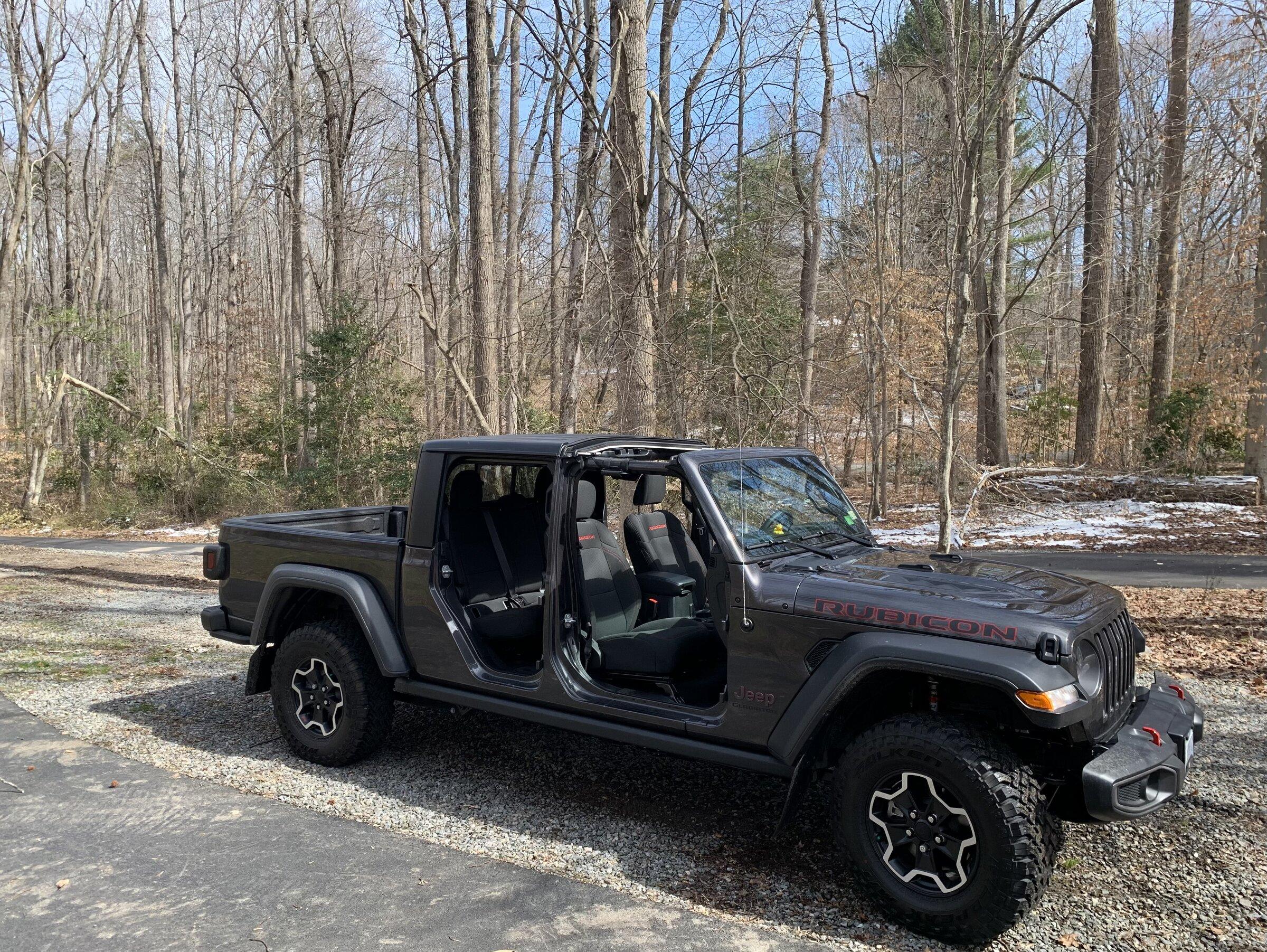 Jeep Gladiator Hardtop removal with automotive lift 5D0B35C2-3BF6-4574-9713-E330668B6A4C