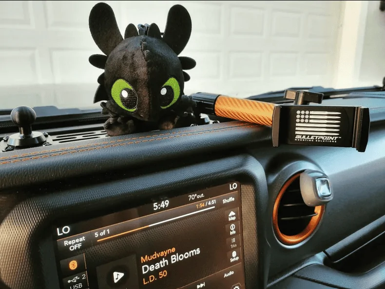 Jeep Gladiator Cell phone holder? 1647444436848