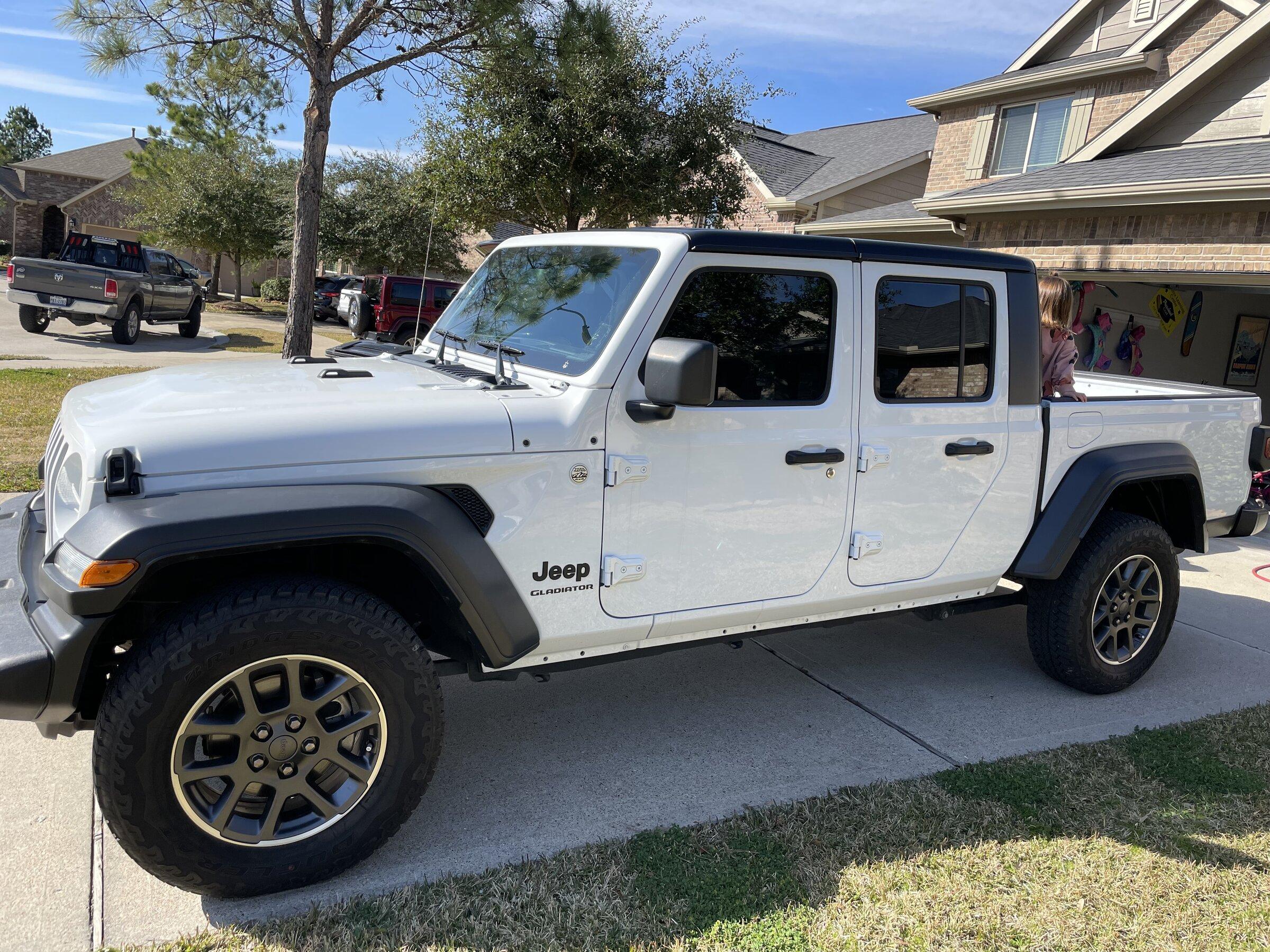 Jeep Gladiator White Max Tow JT Build IMG_7877