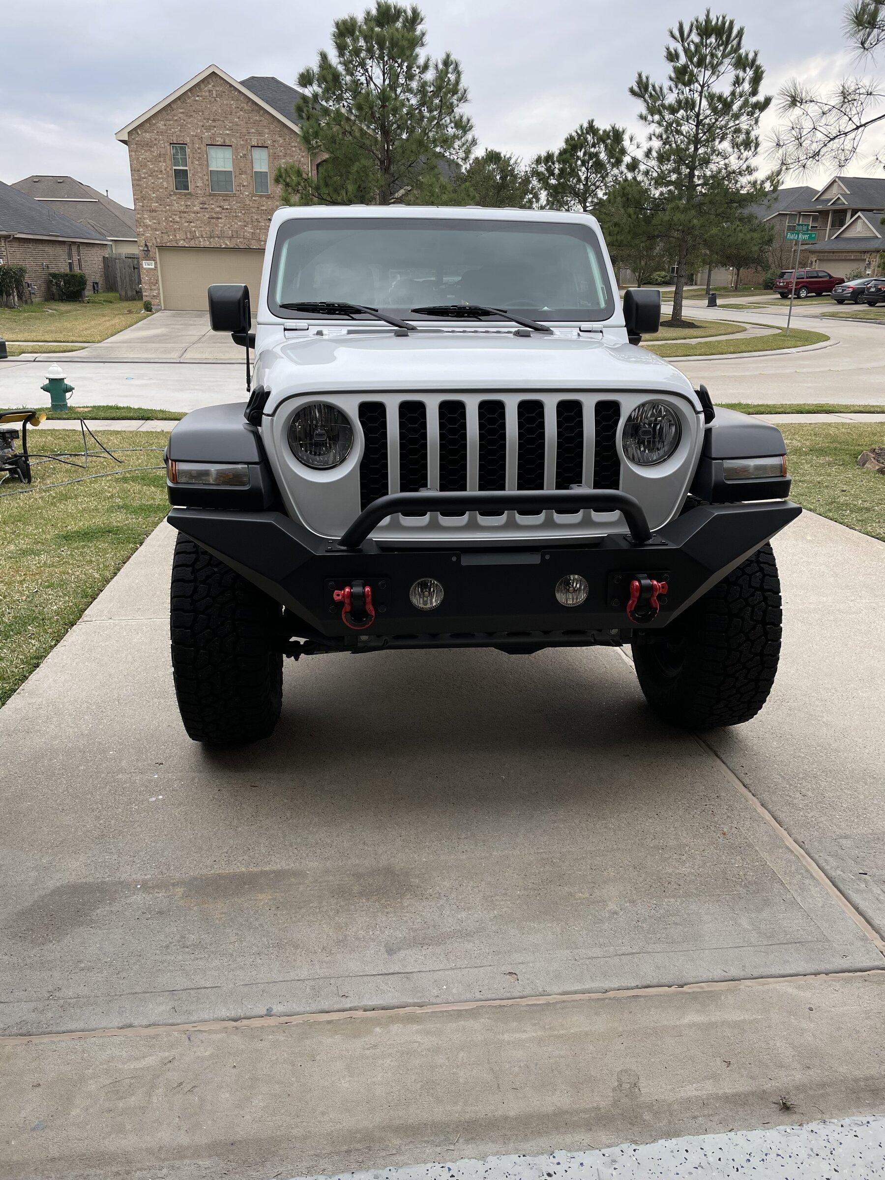 Jeep Gladiator White Max Tow JT Build 66872478830__F8ADE7AE-4699-40DB-ABED-9166E279F314