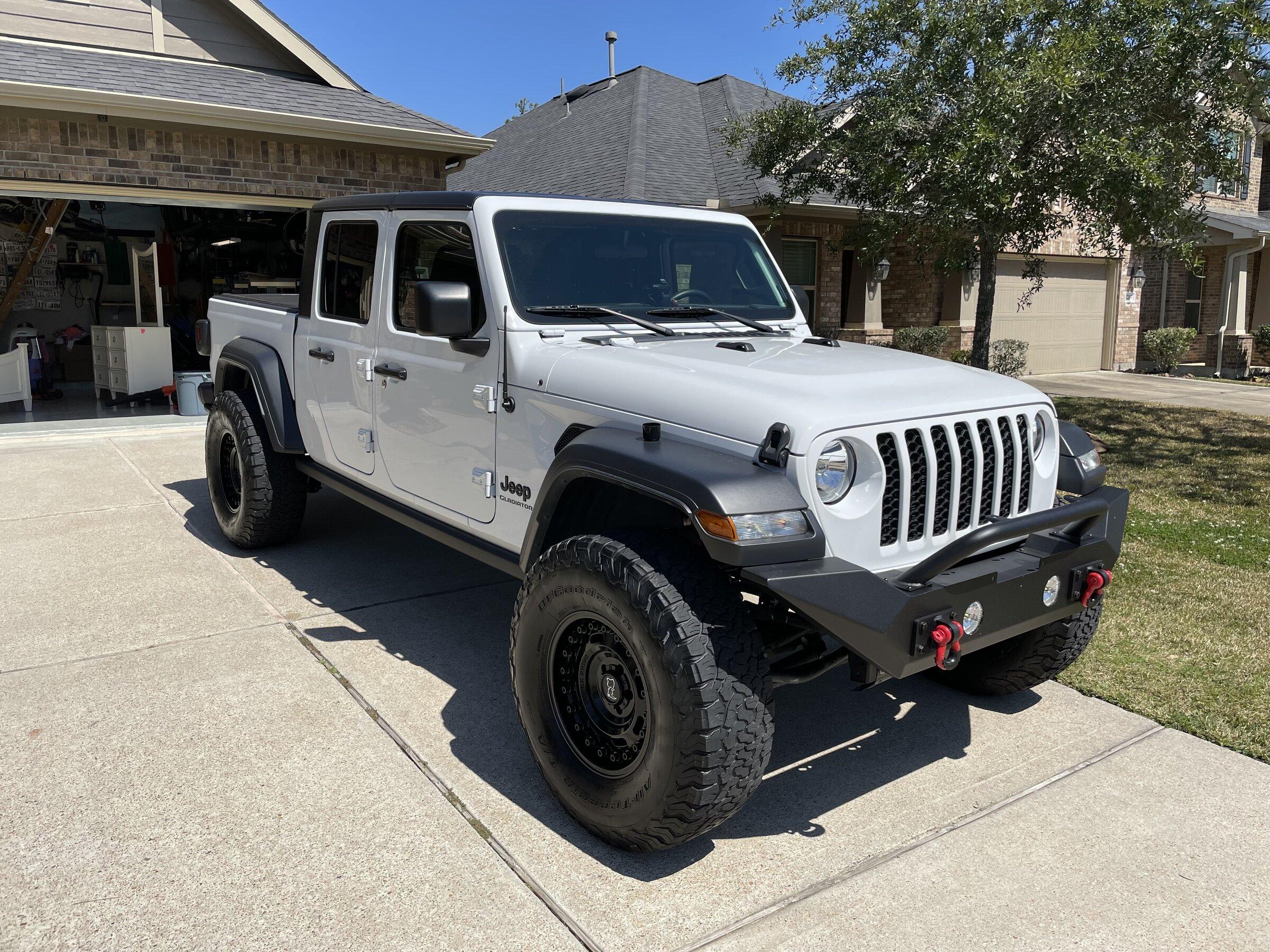 Jeep Gladiator White Max Tow JT Build IMG_8293