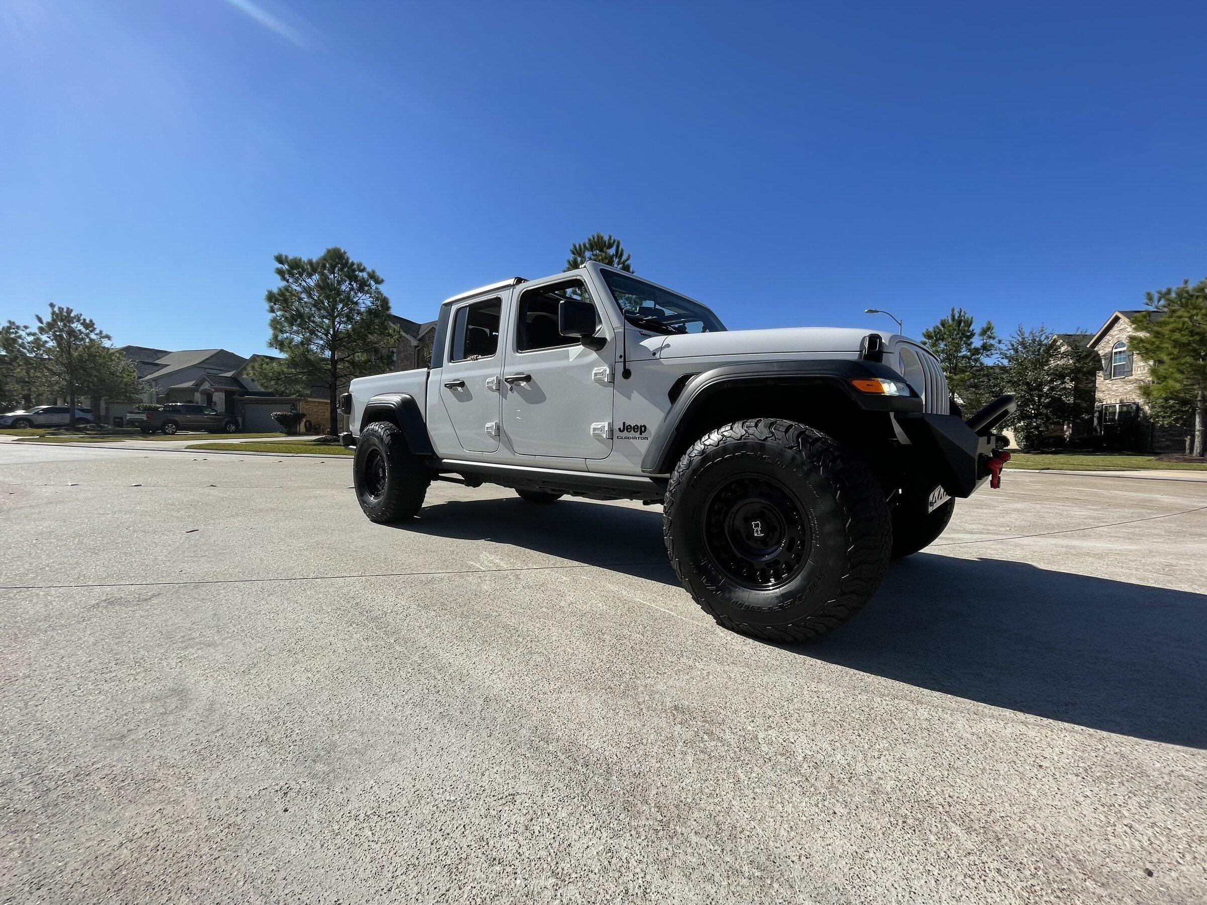 Jeep Gladiator White Max Tow JT Build IMG_8316