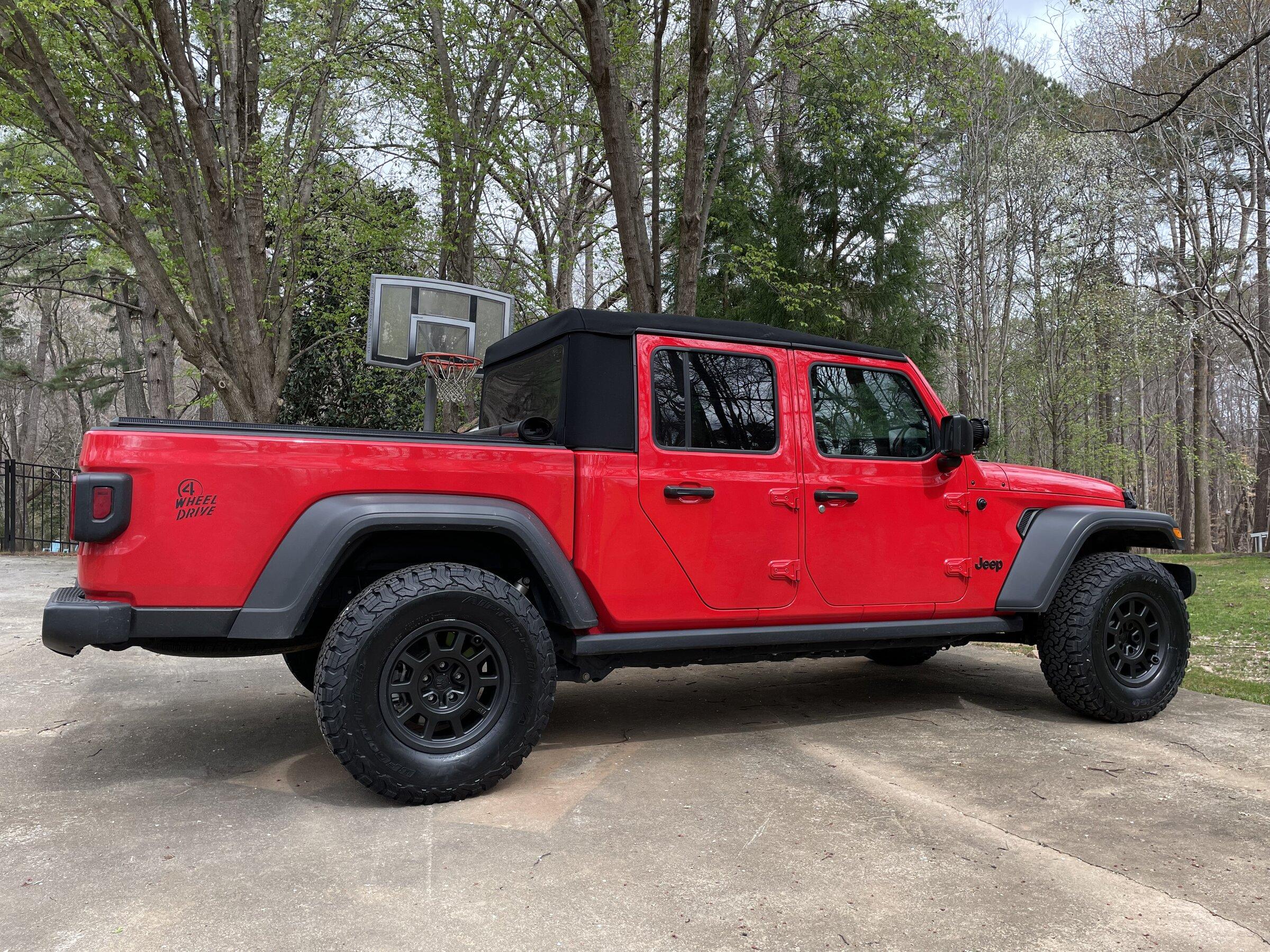 Jeep Gladiator FIRECRACKER RED Gladiator JT Club DC57E083-8226-48C3-859D-3CAEC2D6381C