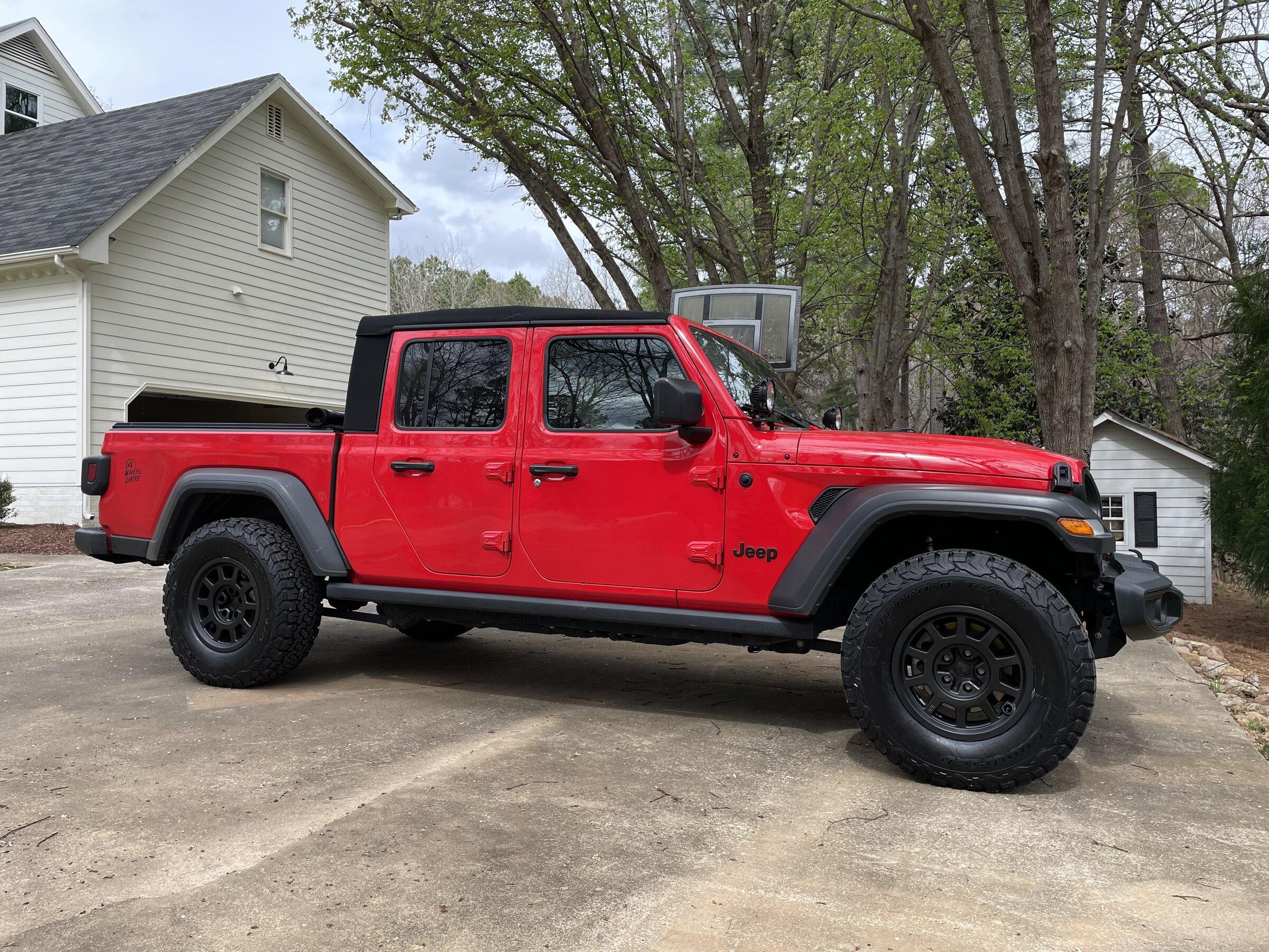 Jeep Gladiator Silver or Satin Black Saltas? 0A44B667-6F5F-4EE8-826C-5A47AC624200