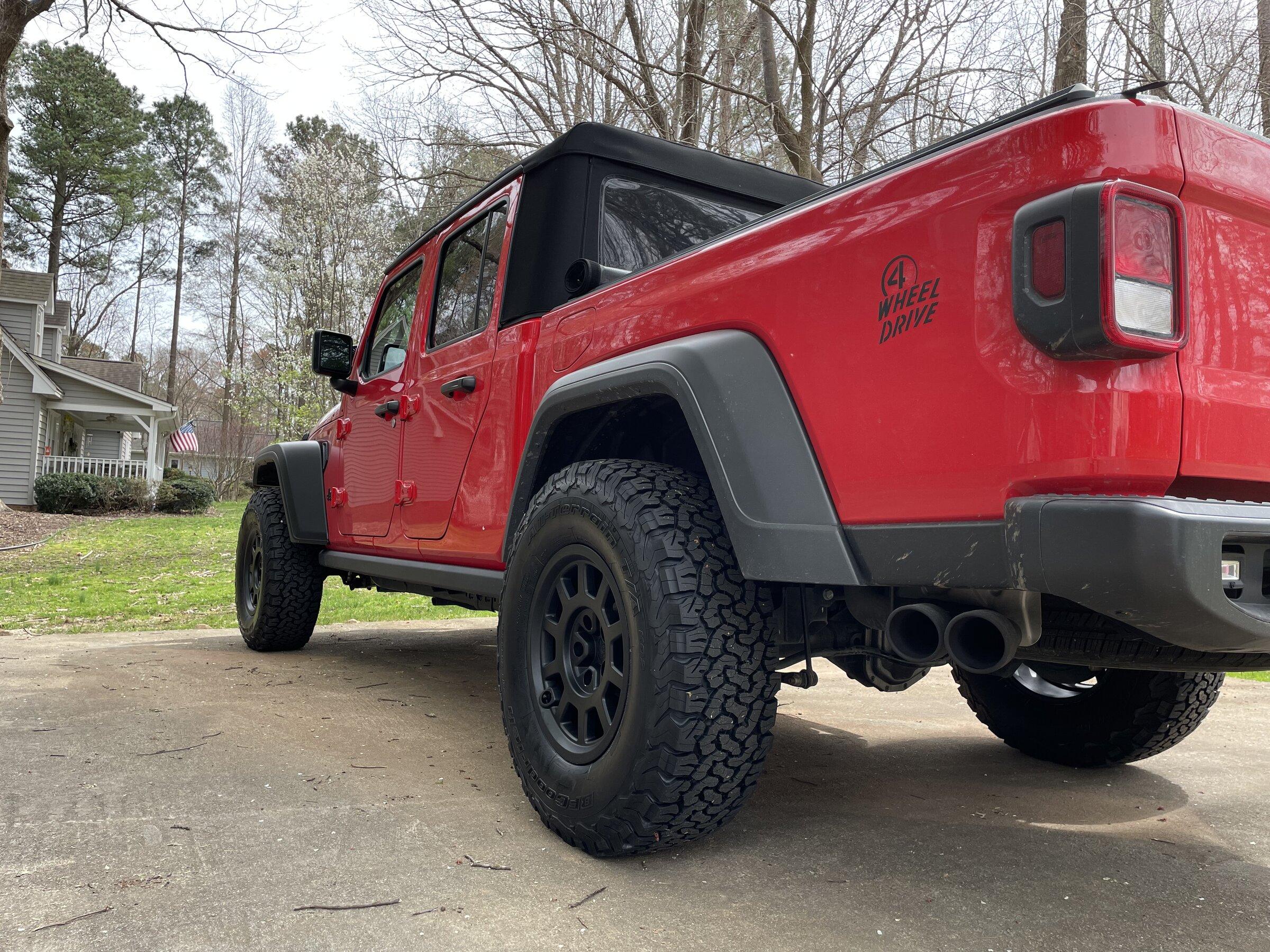 Jeep Gladiator Silver or Satin Black Saltas? 2578796E-FFC6-4530-B0CD-8B551FD763EA