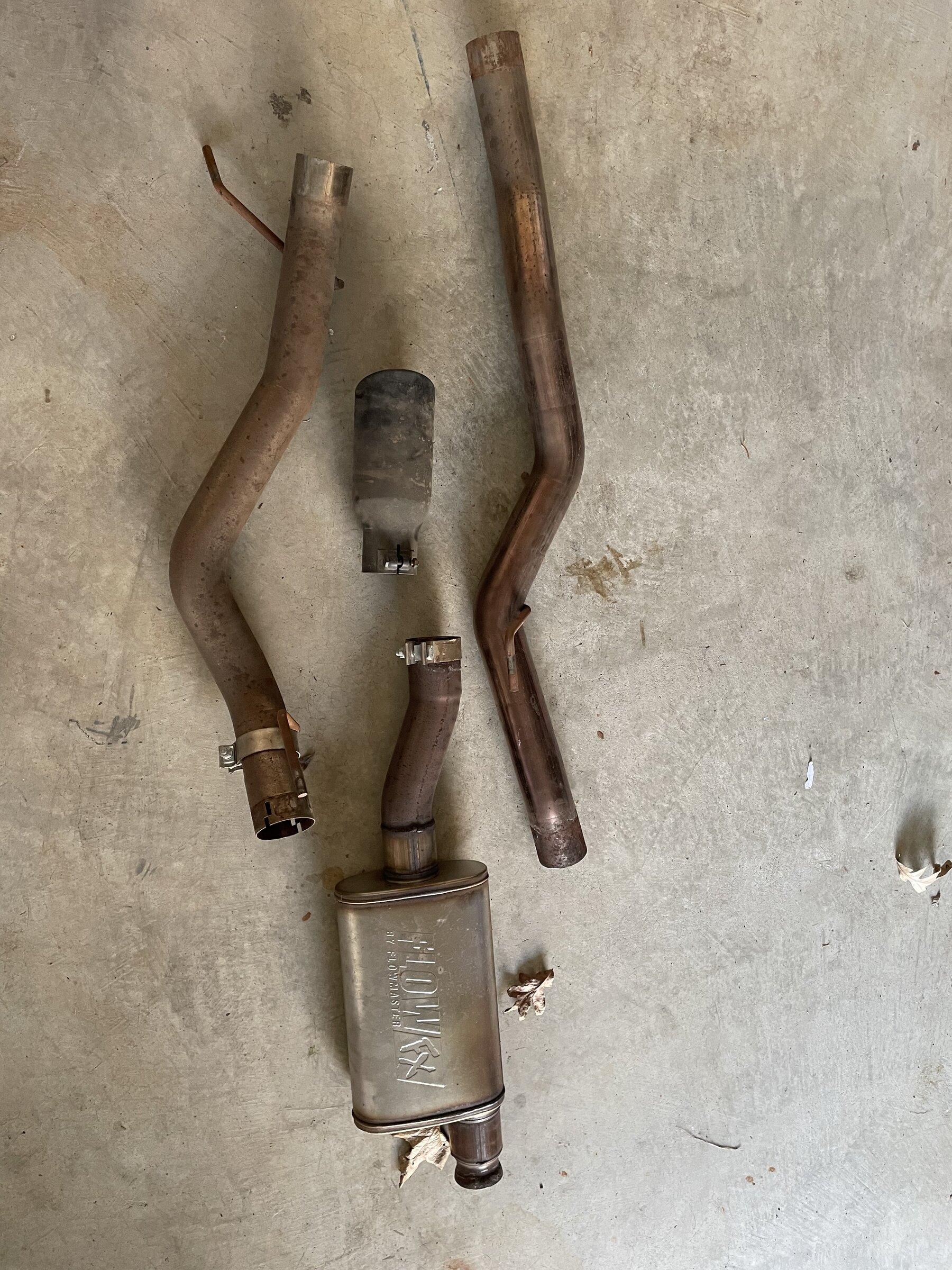 Jeep Gladiator Flowmaster Flow FX single side Cat-BacK.  $200 A8A1DA02-B699-45F4-921F-BBEFACF4AA2F