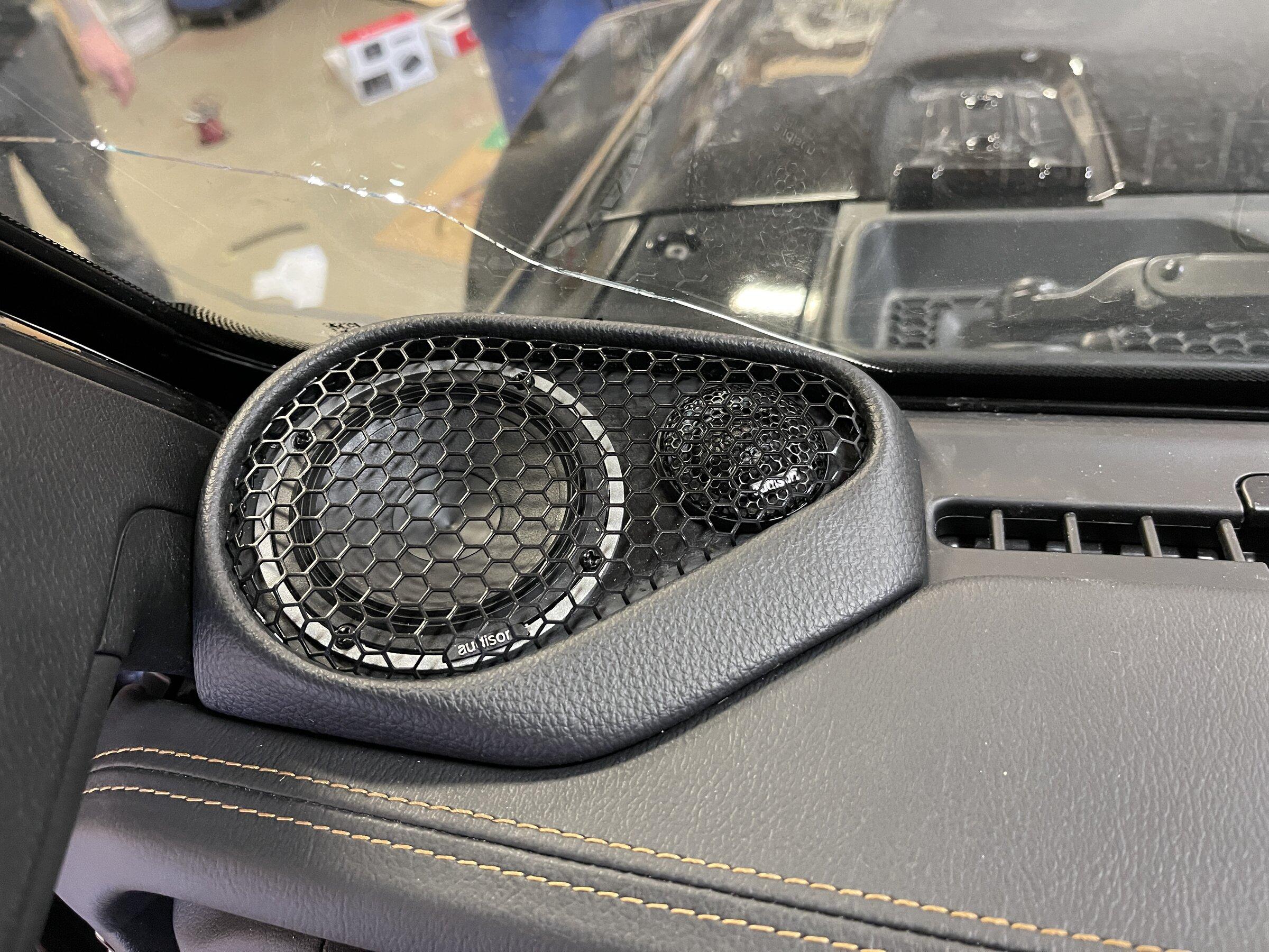 Jeep Gladiator Stereo in 2021 Gladiator 026BD034-2B12-49FE-A8A4-F2E1E66BC9D4