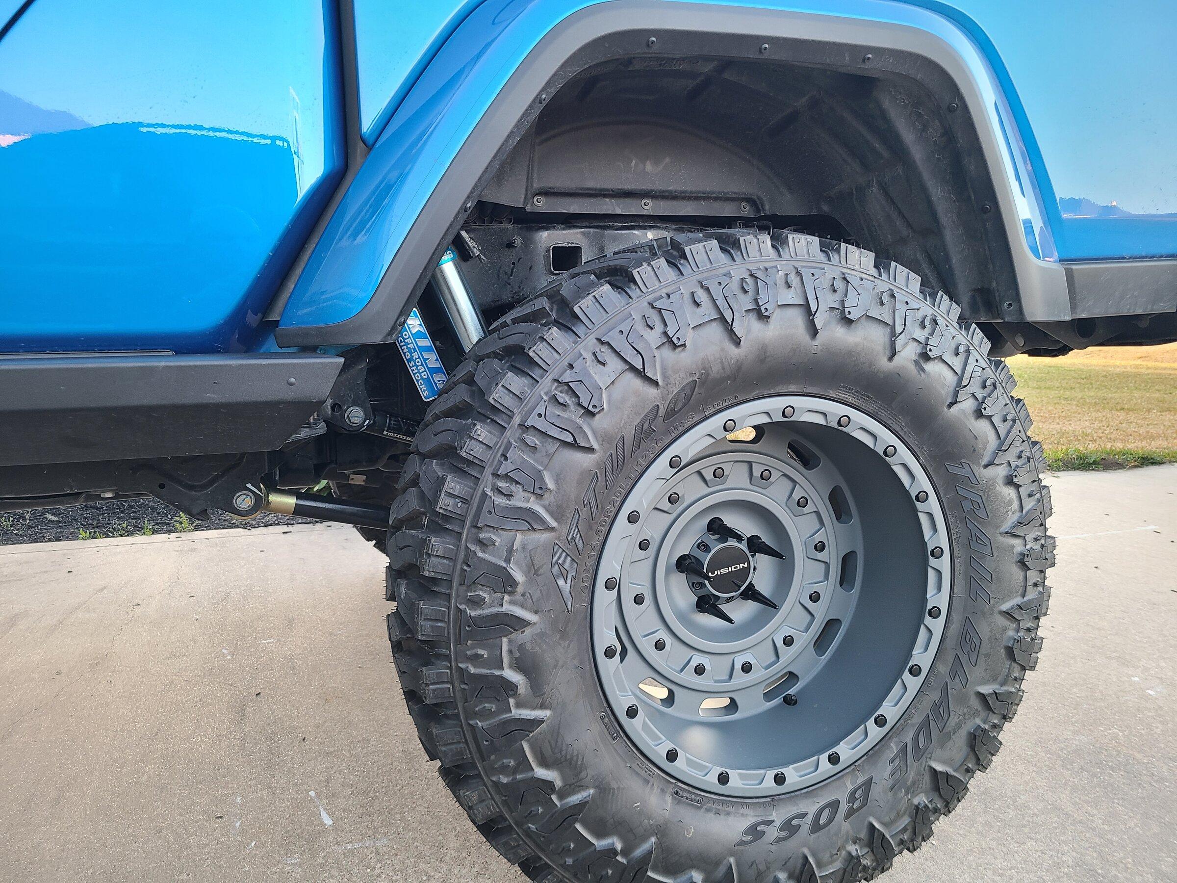 Jeep Gladiator Black is played out, let's see some colored rims 20220316_190219