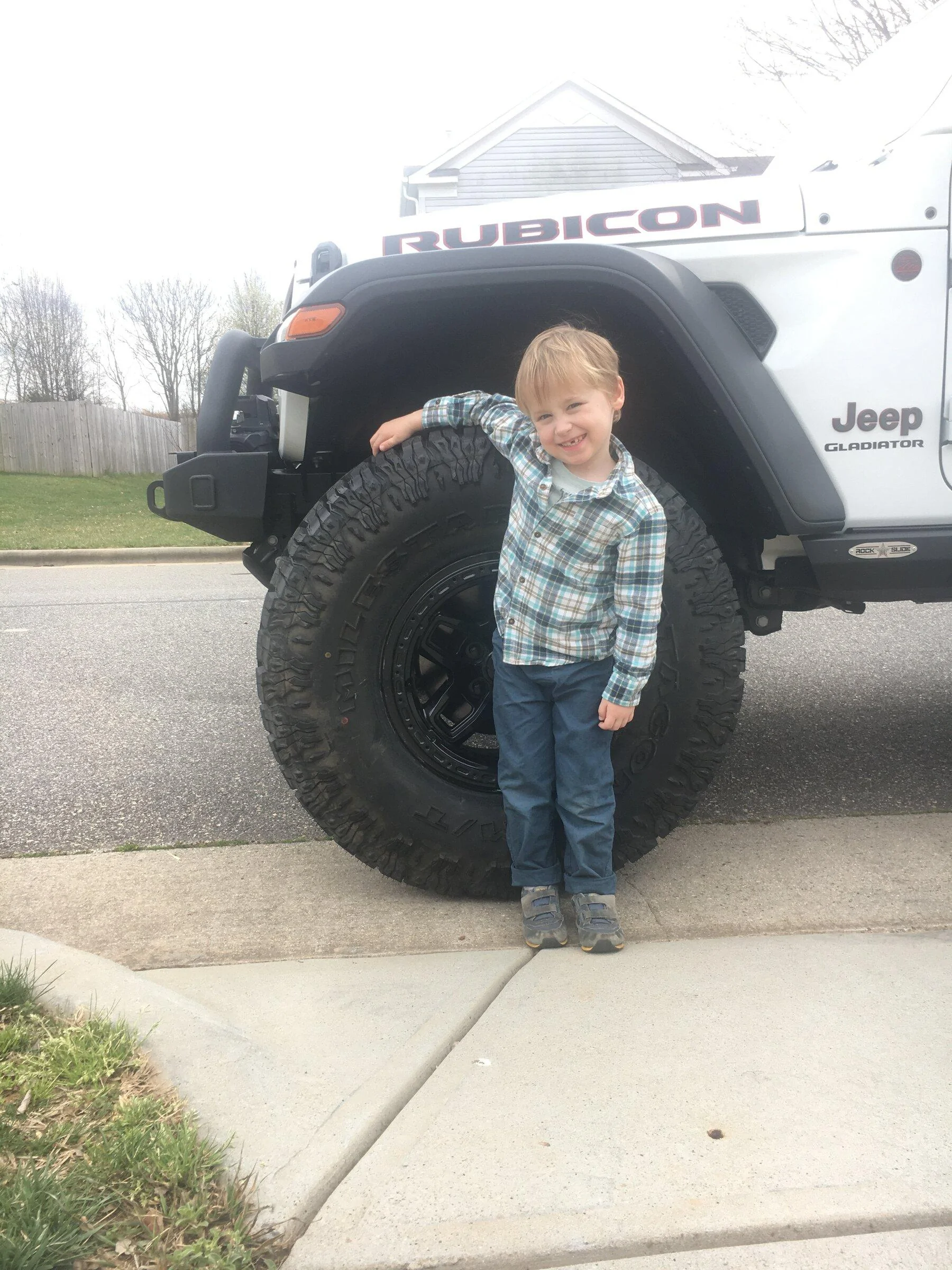 Jeep Gladiator Poll- 33's or 35's? 70688697-9645-4FB9-8514-C263F2F054DD