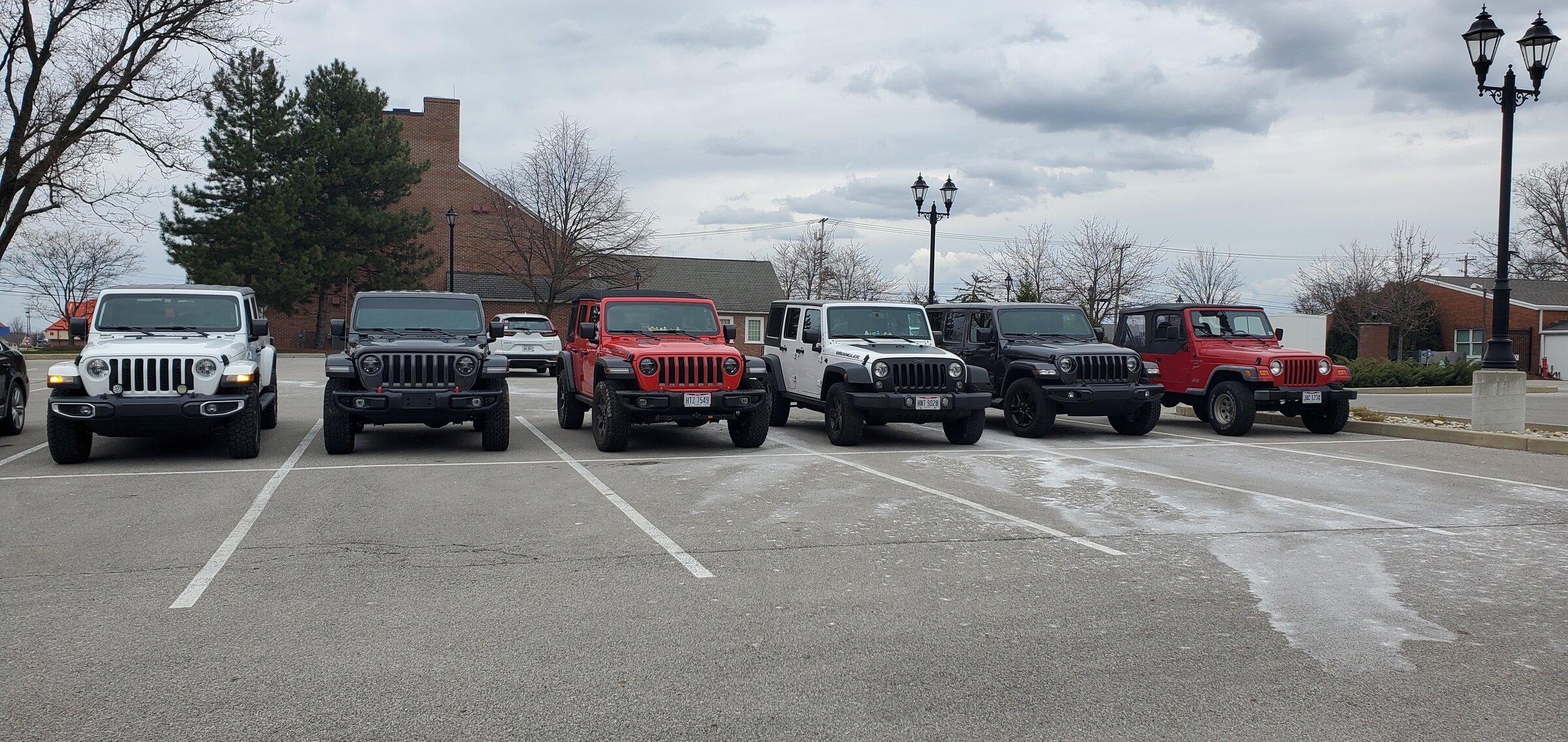 Jeep Gladiator Jeeps Parking Next To Jeeps 20220318_162947