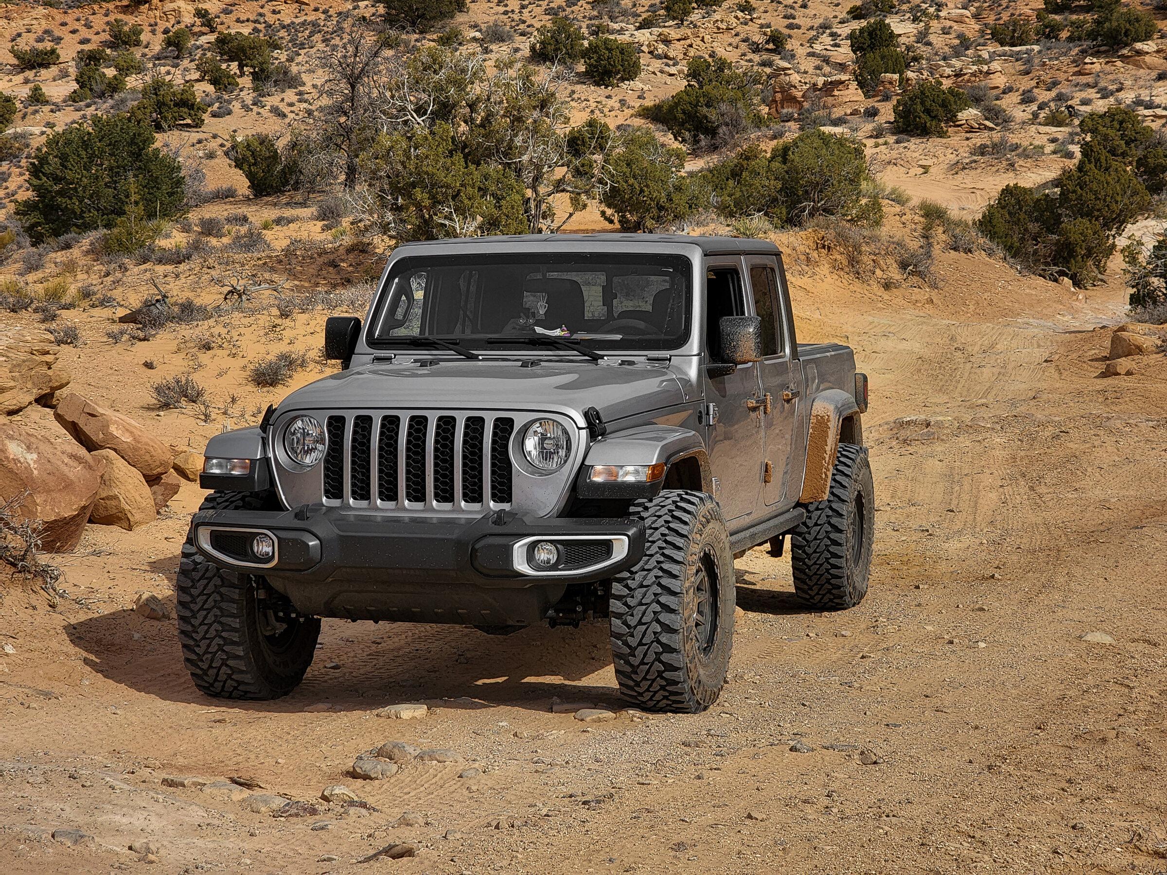 Jeep Gladiator Pics Request: Rough Country 2.5” level kit and 3/4” daystar spacer 20220316_120332 (3)