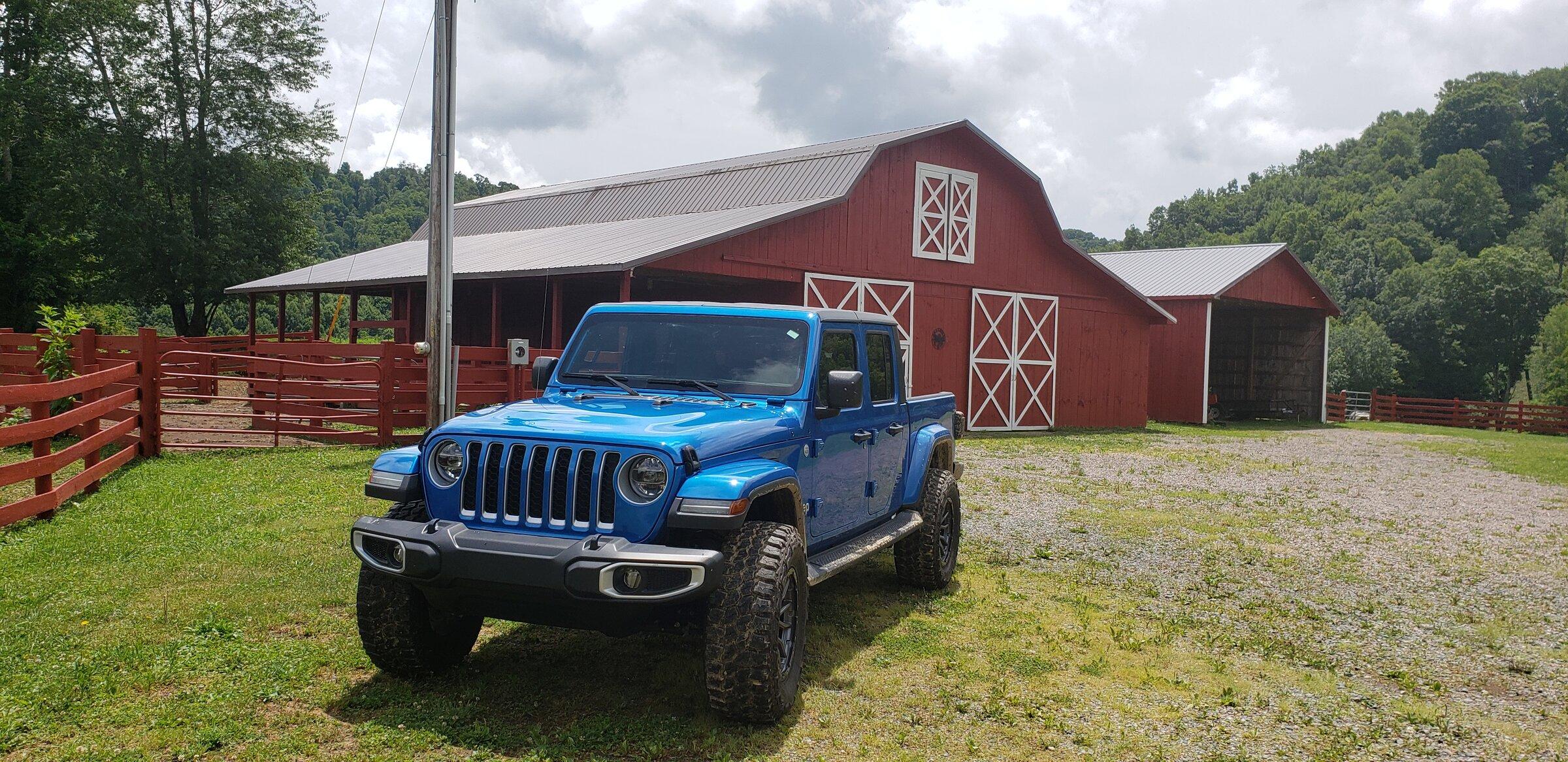 Jeep Gladiator 2020 Jeep Gladiator Overland leveling kit issues. 20210702_123925