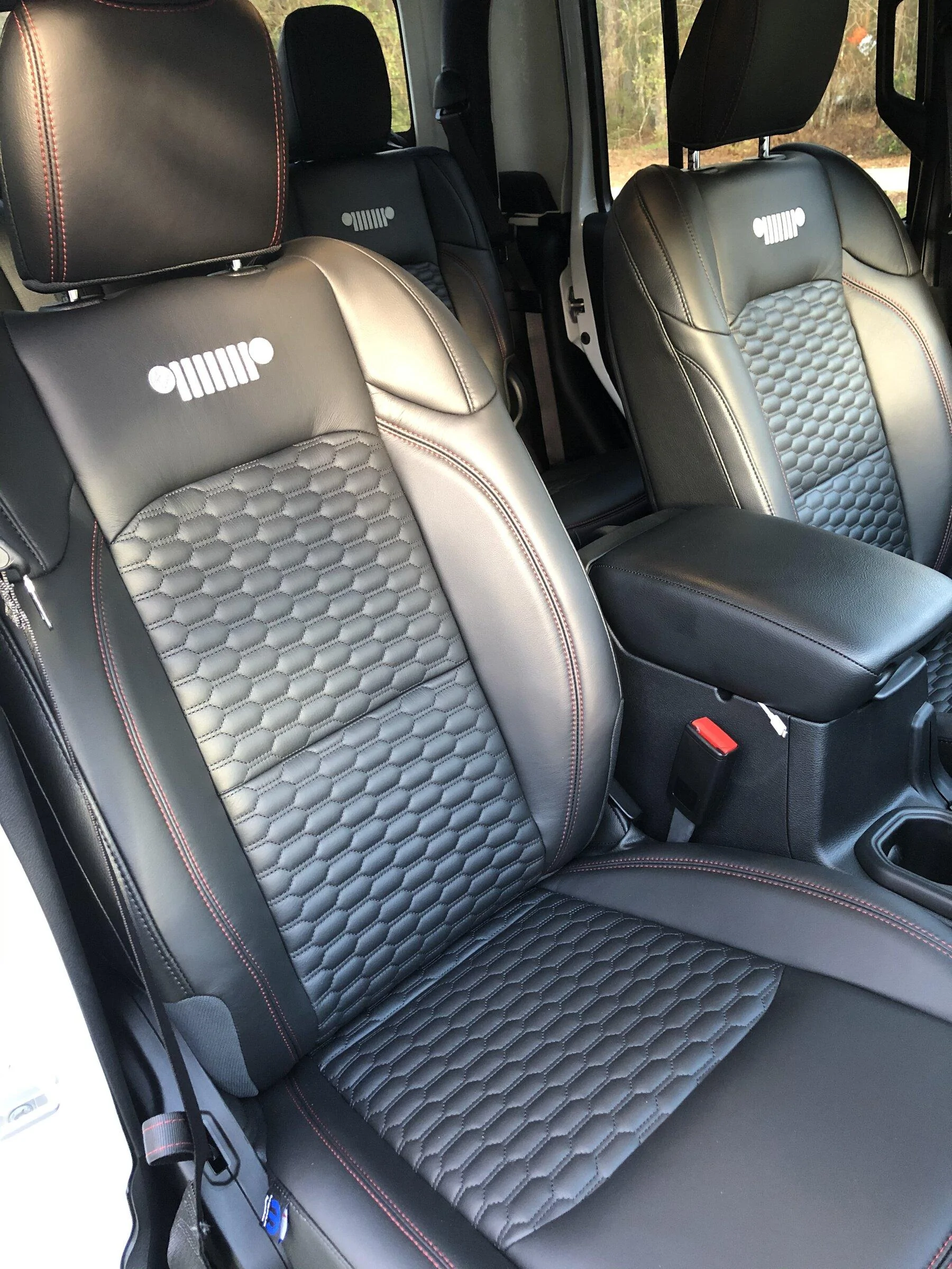Jeep Gladiator Finally got the 2022 diesel rubicon.. review after 2300 miles gladiator inside1