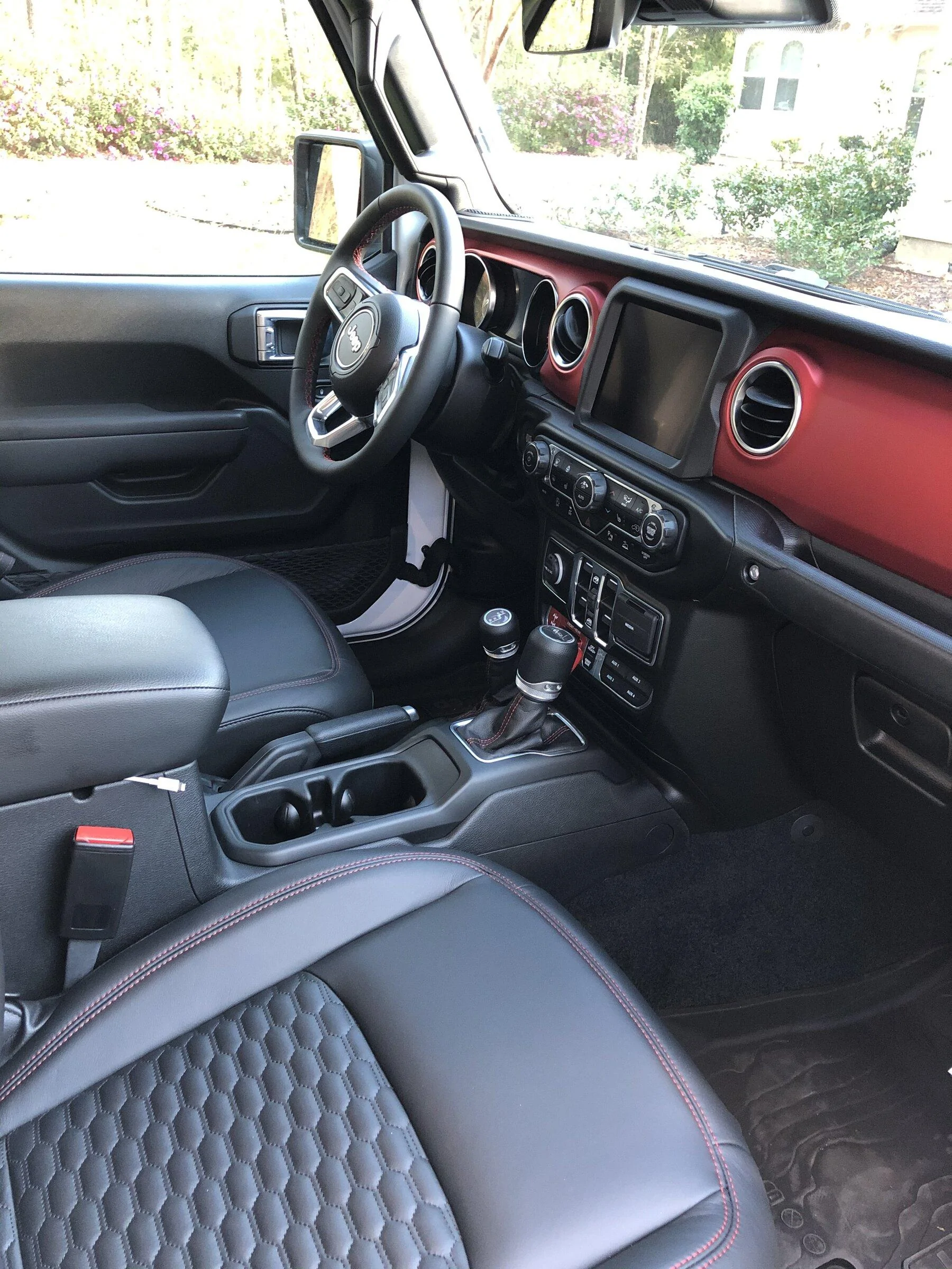 Jeep Gladiator Finally got the 2022 diesel rubicon.. review after 2300 miles gladiator inside2