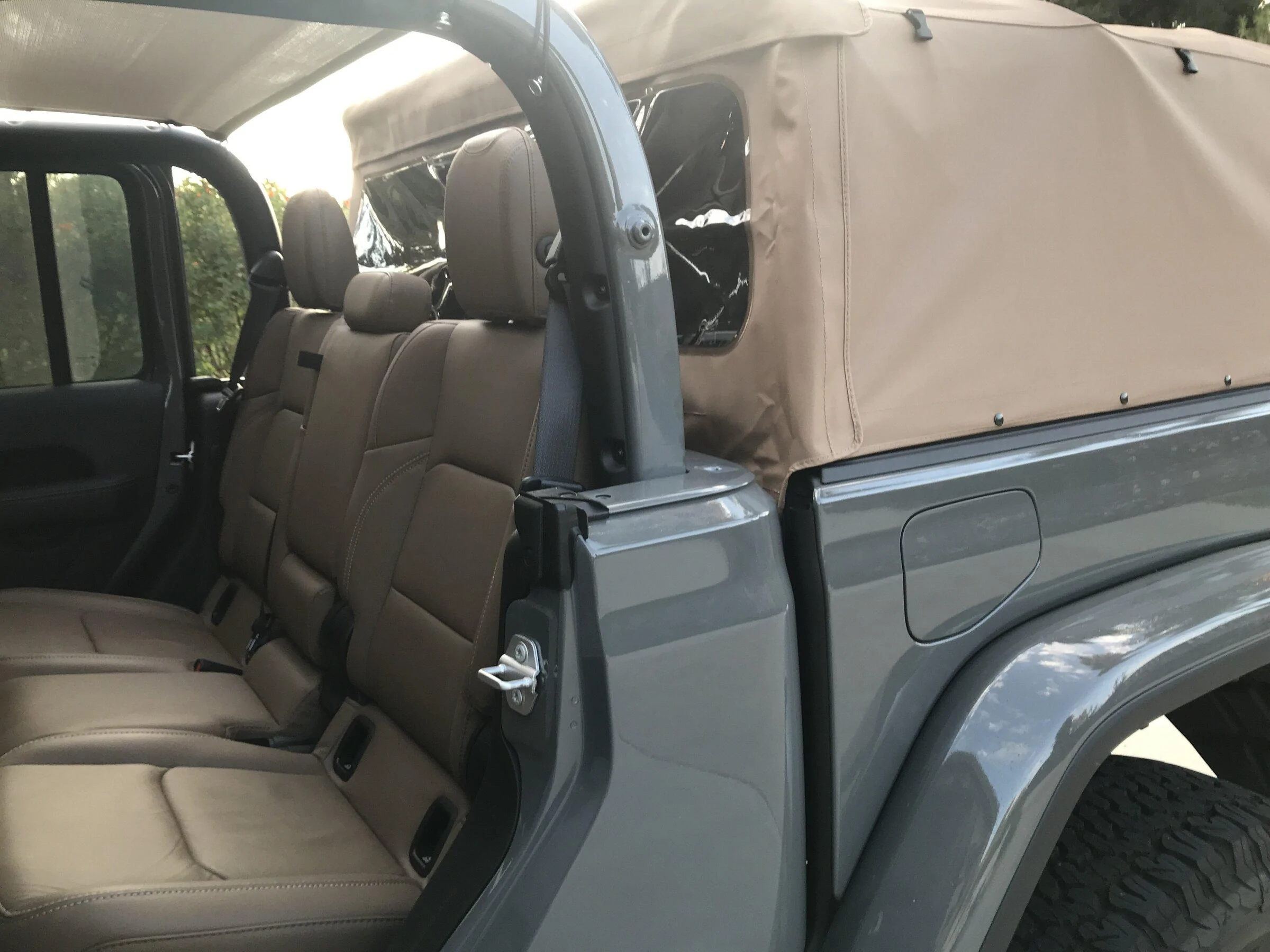 Jeep Gladiator Tan SofTopper on Gator Gladiator w/ Premium soft top? ADBF0462-BE53-4485-848E-27C27ADD8B3D